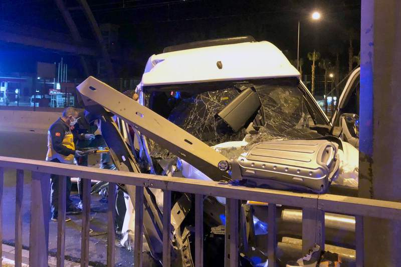 Minibus crash in Turkey kills Swedish tourist; 5 injured