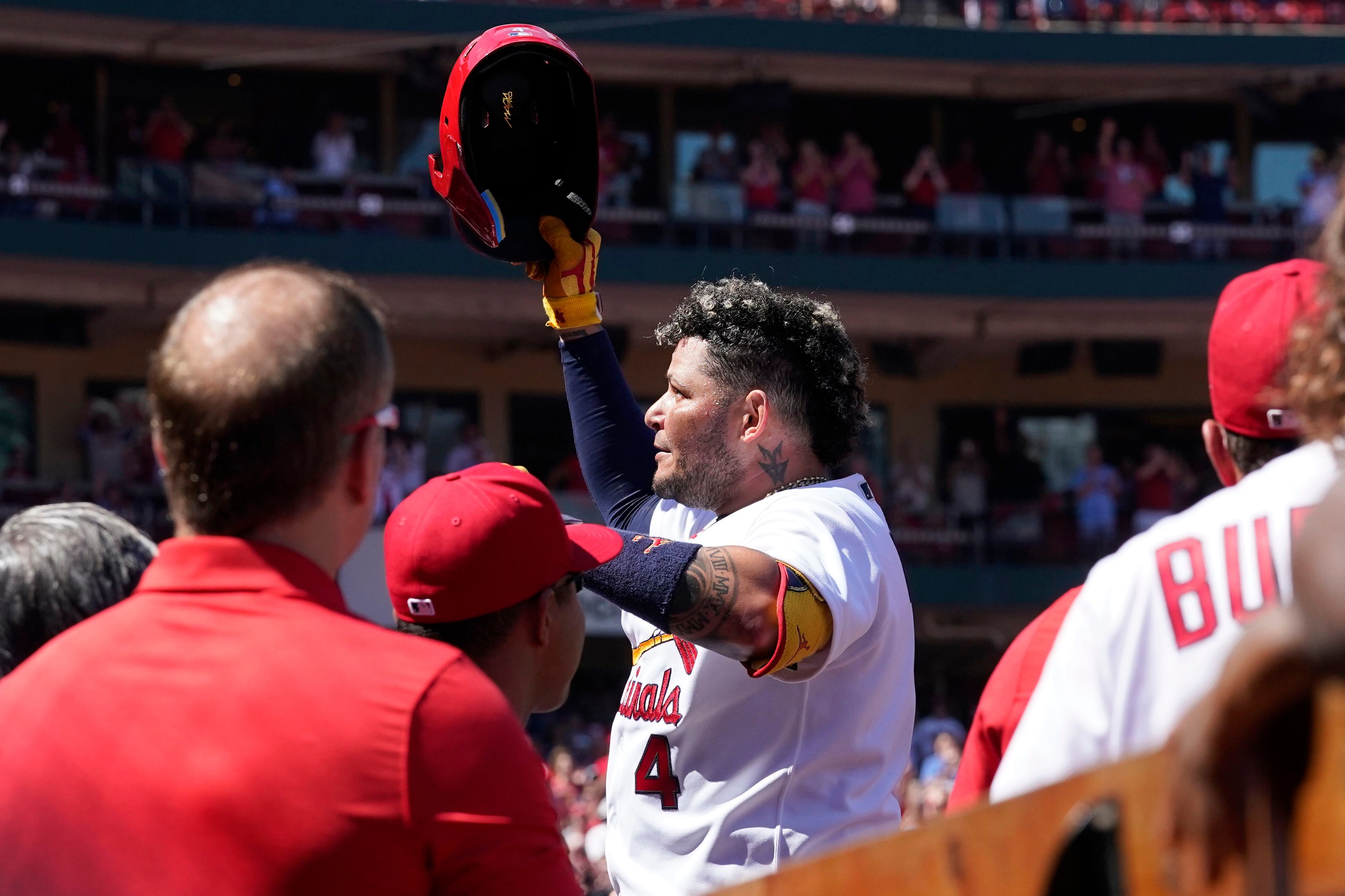 Quick hits: Cardinals bungle lead in messy ninth inning as