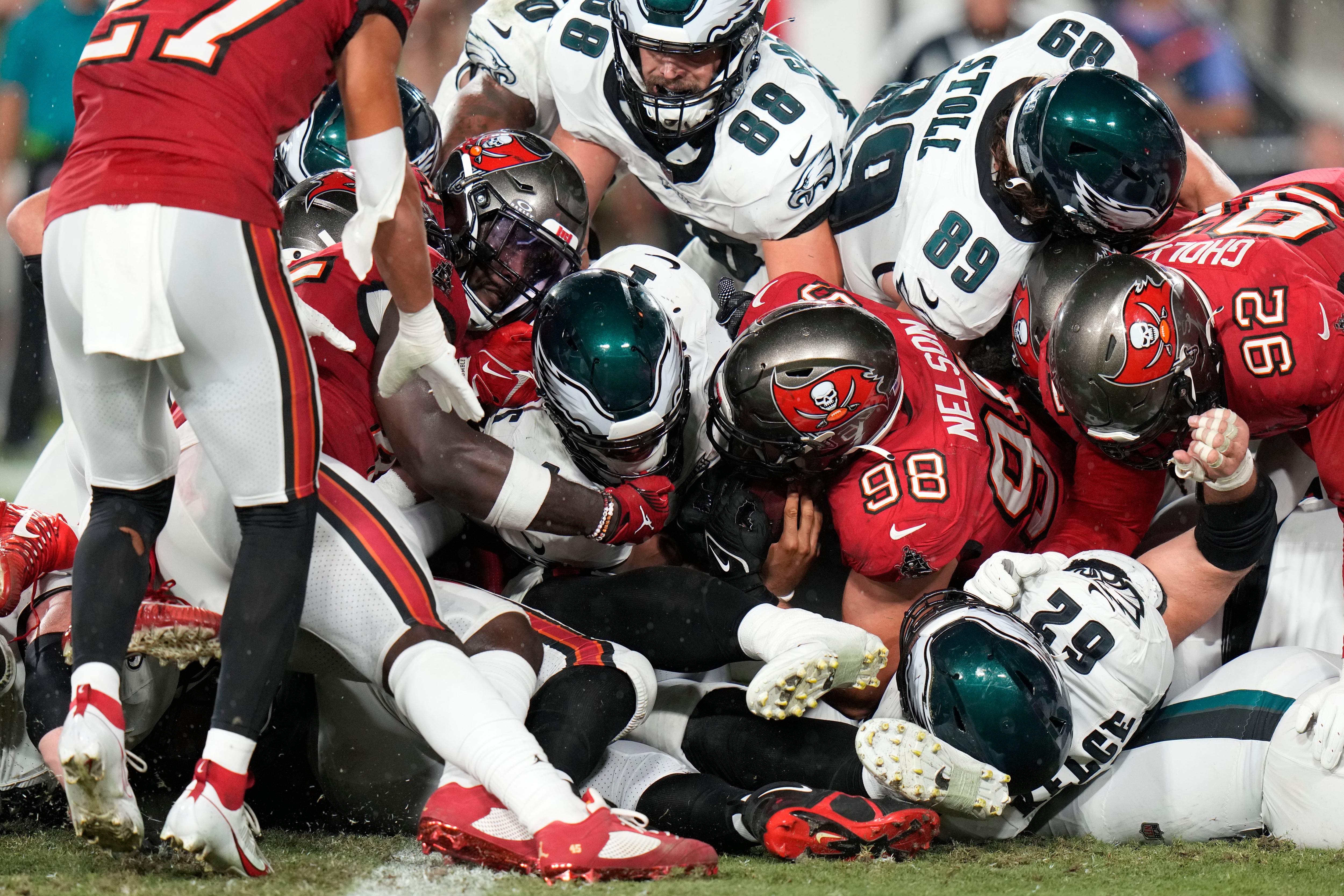 Behind Enemy Lines: Eagles vs. Texans - Battle Red Blog