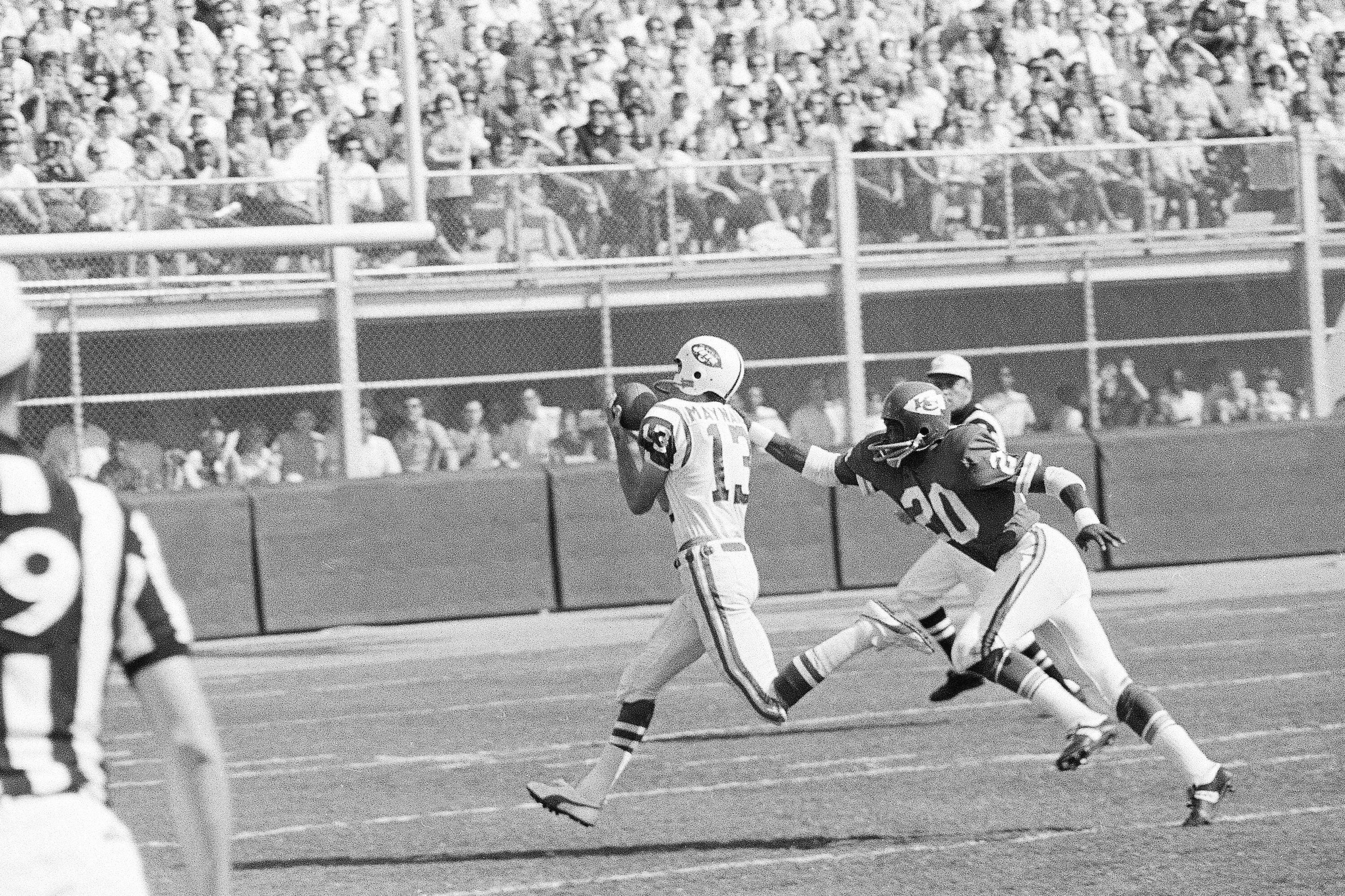 New York Jets on X: Joe Namath poses for a photo with Don Maynard