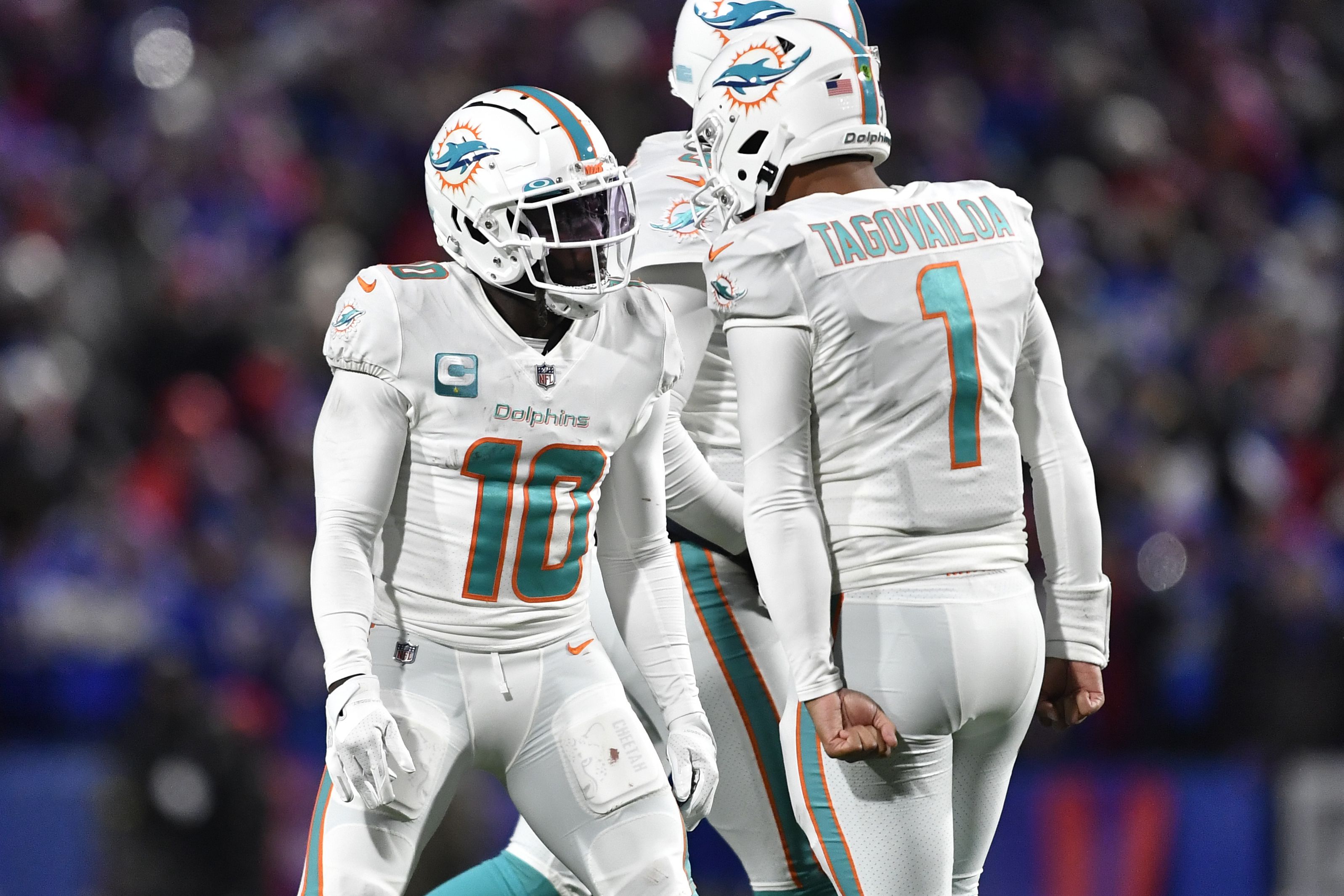 Bills clinch 4th straight playoff berth; beat Dolphins 32-29