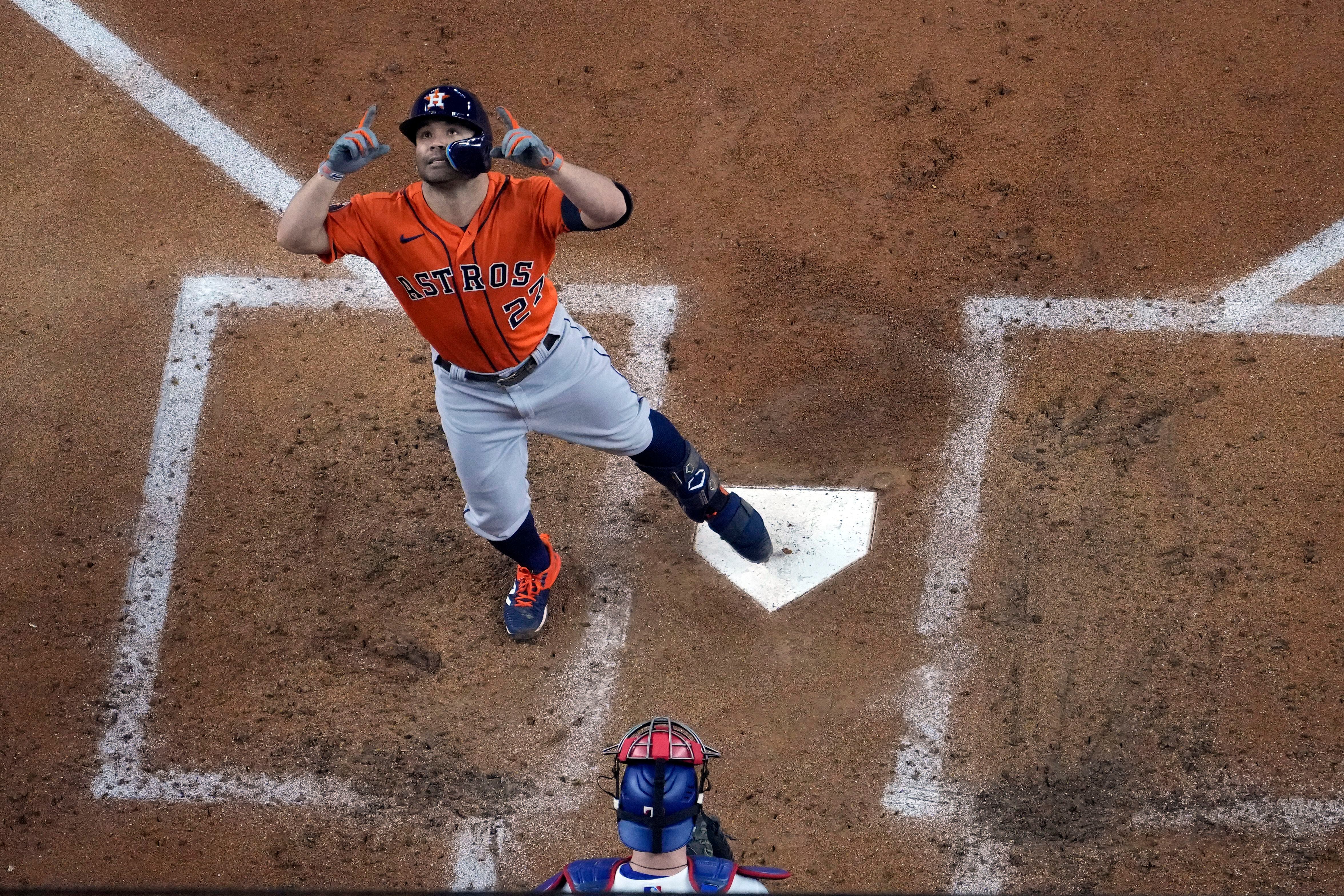 Dubon's 9th-inning single lifts Astros over Orioles 2-1 to stay