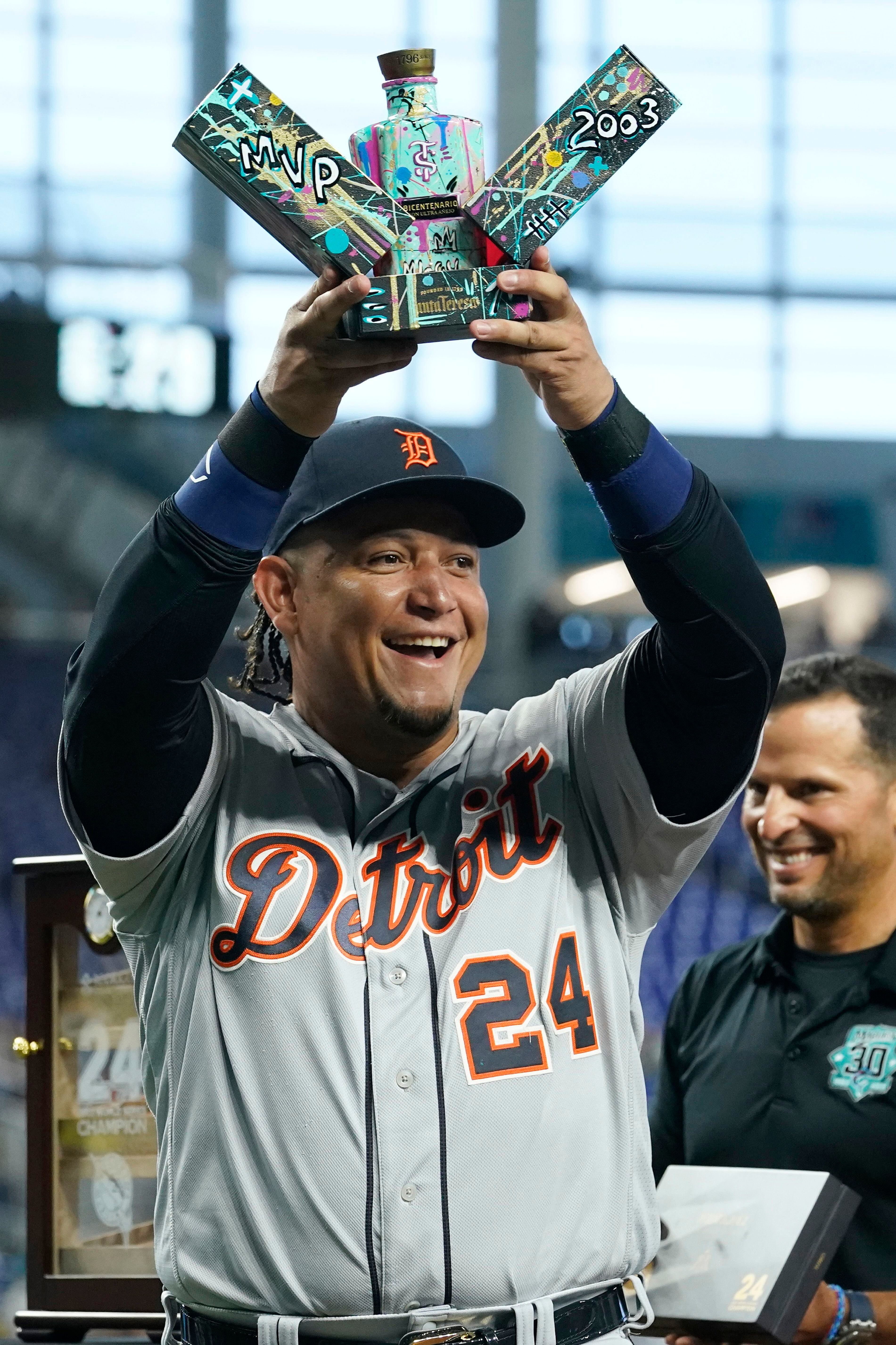 Watch: Miguel Cabrera earns Texas-sized farewell from Astros