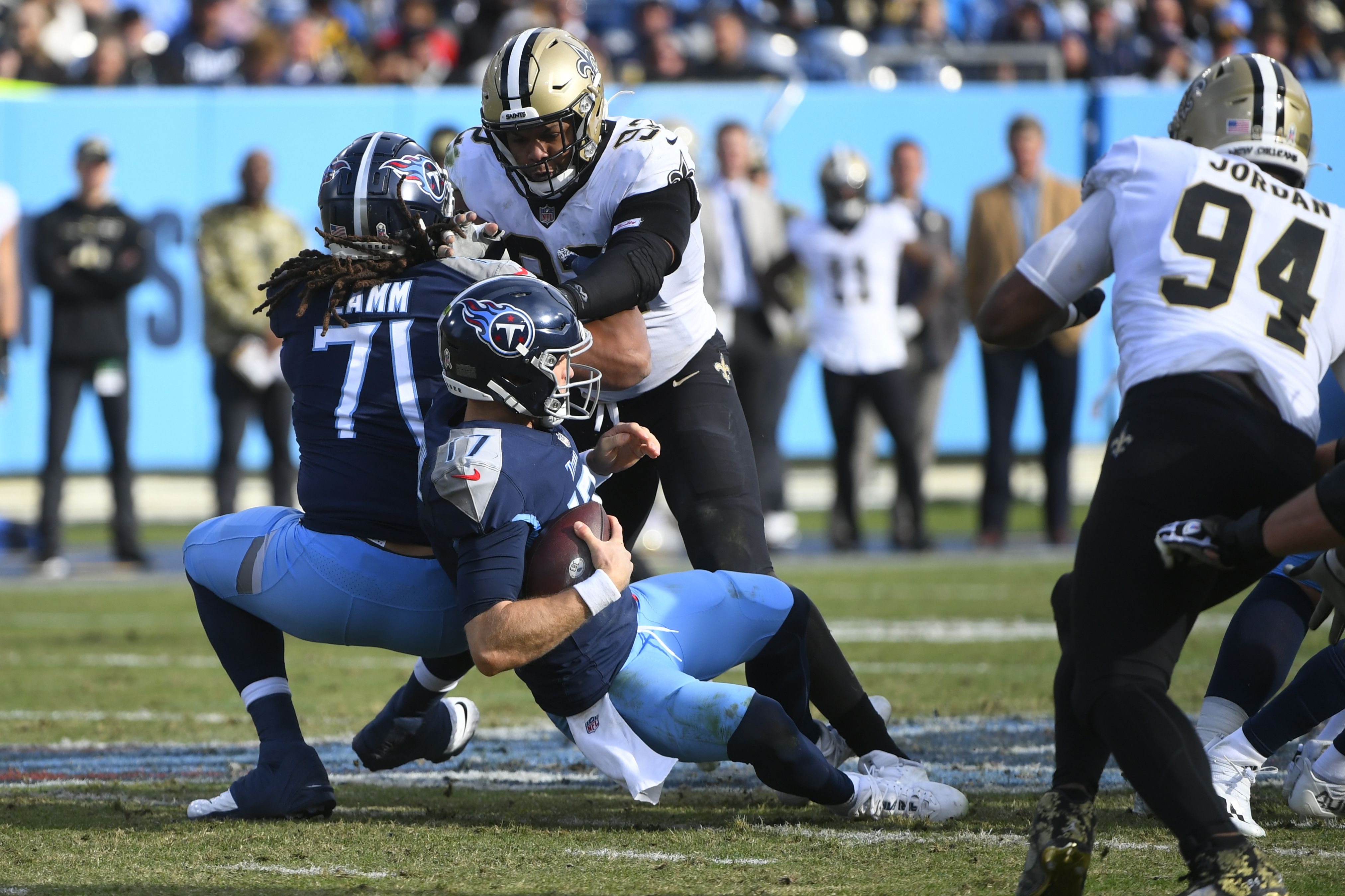 Titans' NFL-best winning streak now 6, edge Saints 23-21