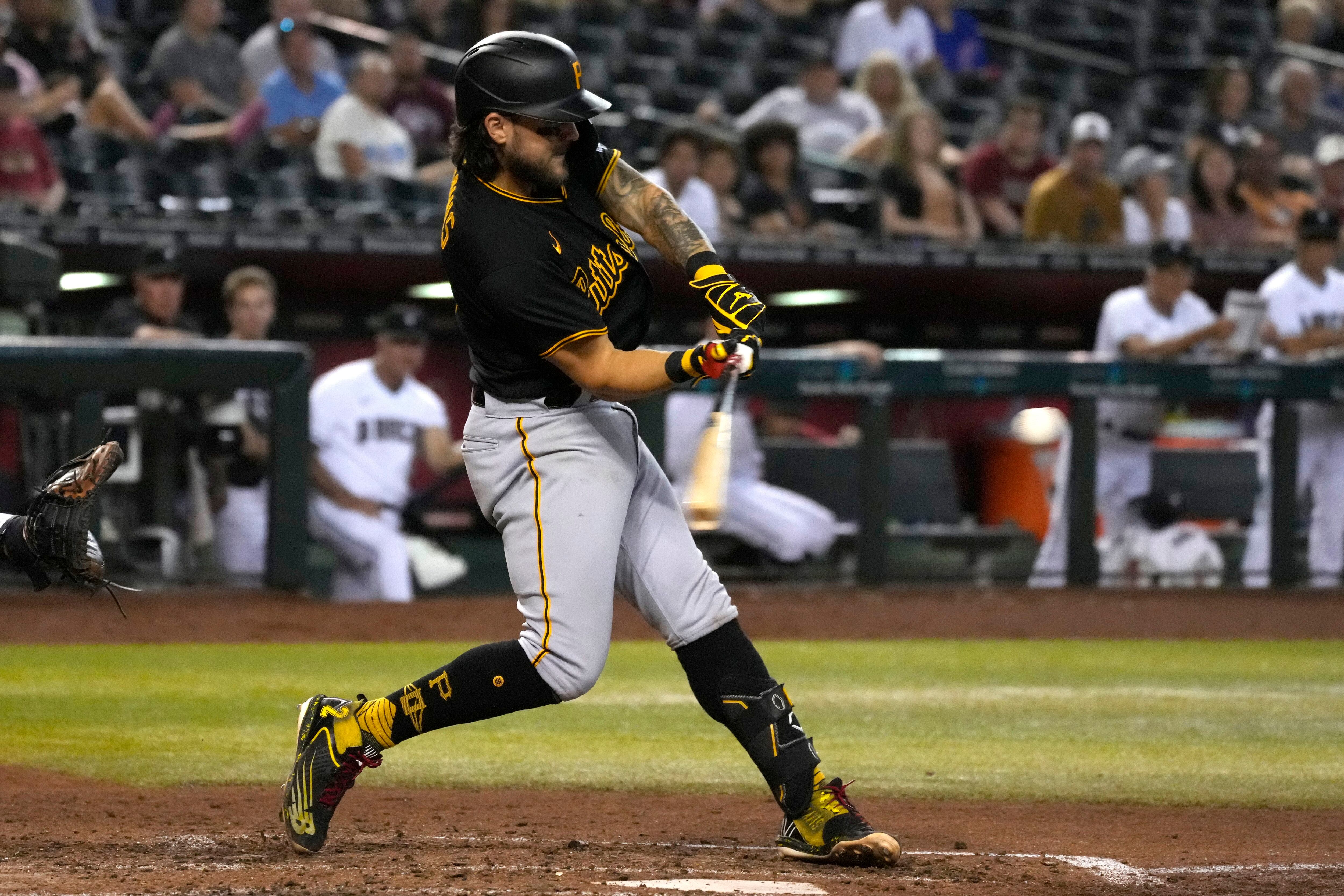 MLB suspends Pirates' Rodolfo Castro over cell phone mishap