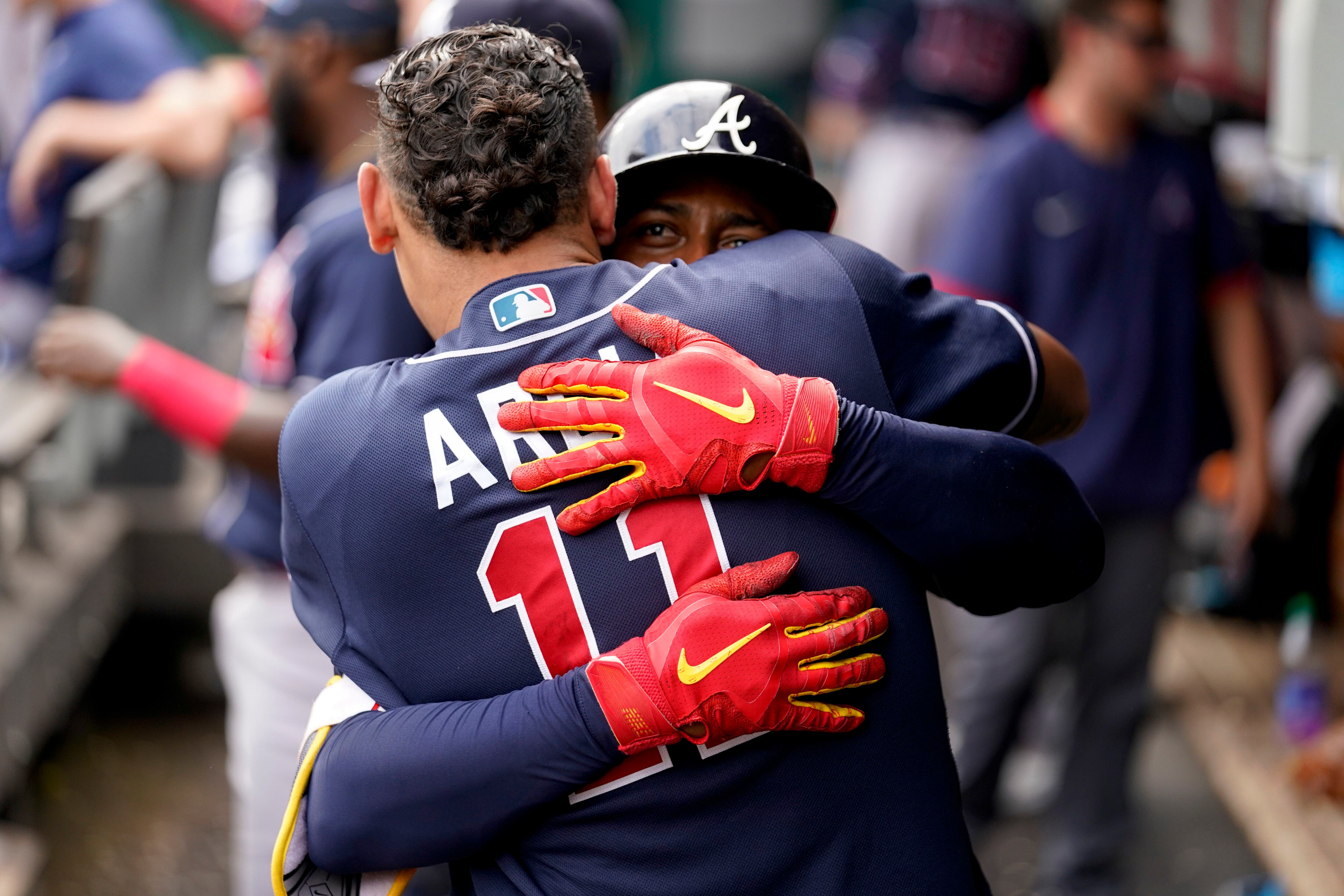 Reds' 12-game winning streak ends as Braves prevail 7-6 in 8-homer slugfest