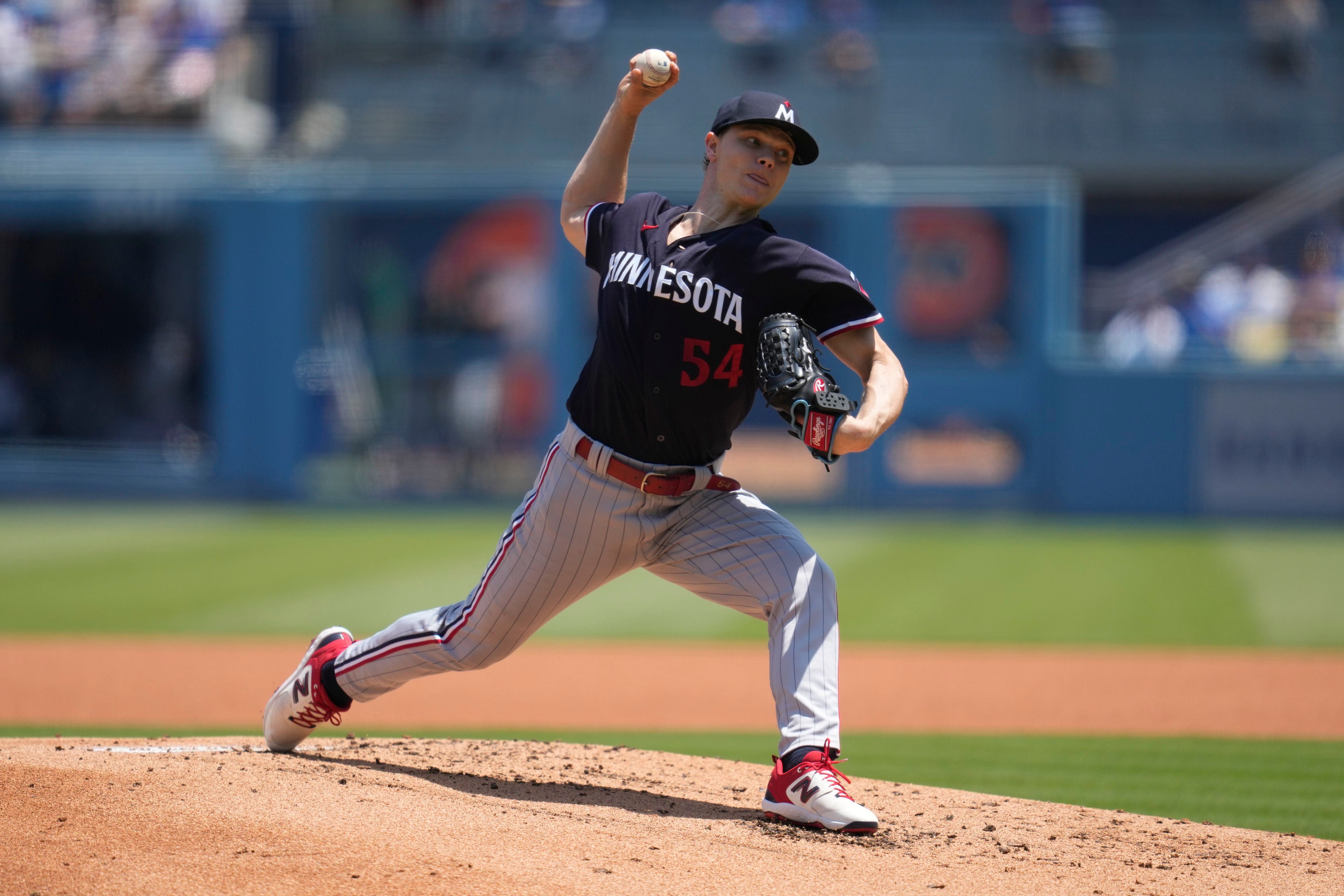 Los Angeles Dodgers second basemen Miguel Vargas (17) throws the