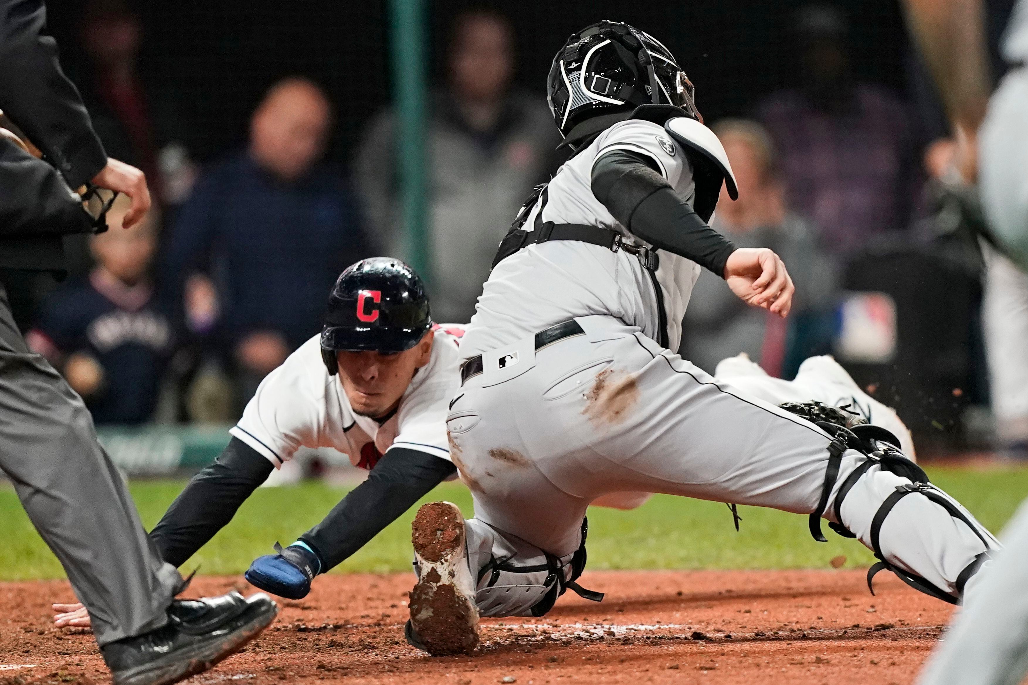 White Sox clinch AL Central with 7-2 win over Indians