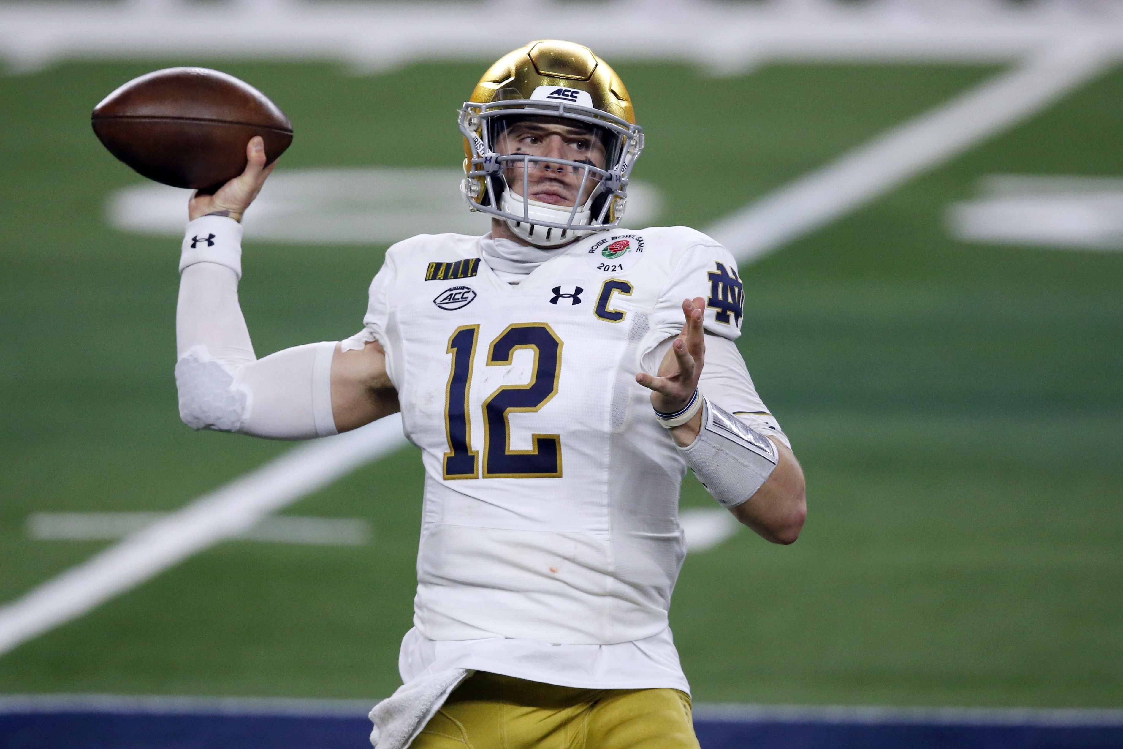 Notre Dame Fighting Irish quarterback Ian Book throws a pass during   Irish football, Notre dame fighting irish football, Notre dame fighting  irish