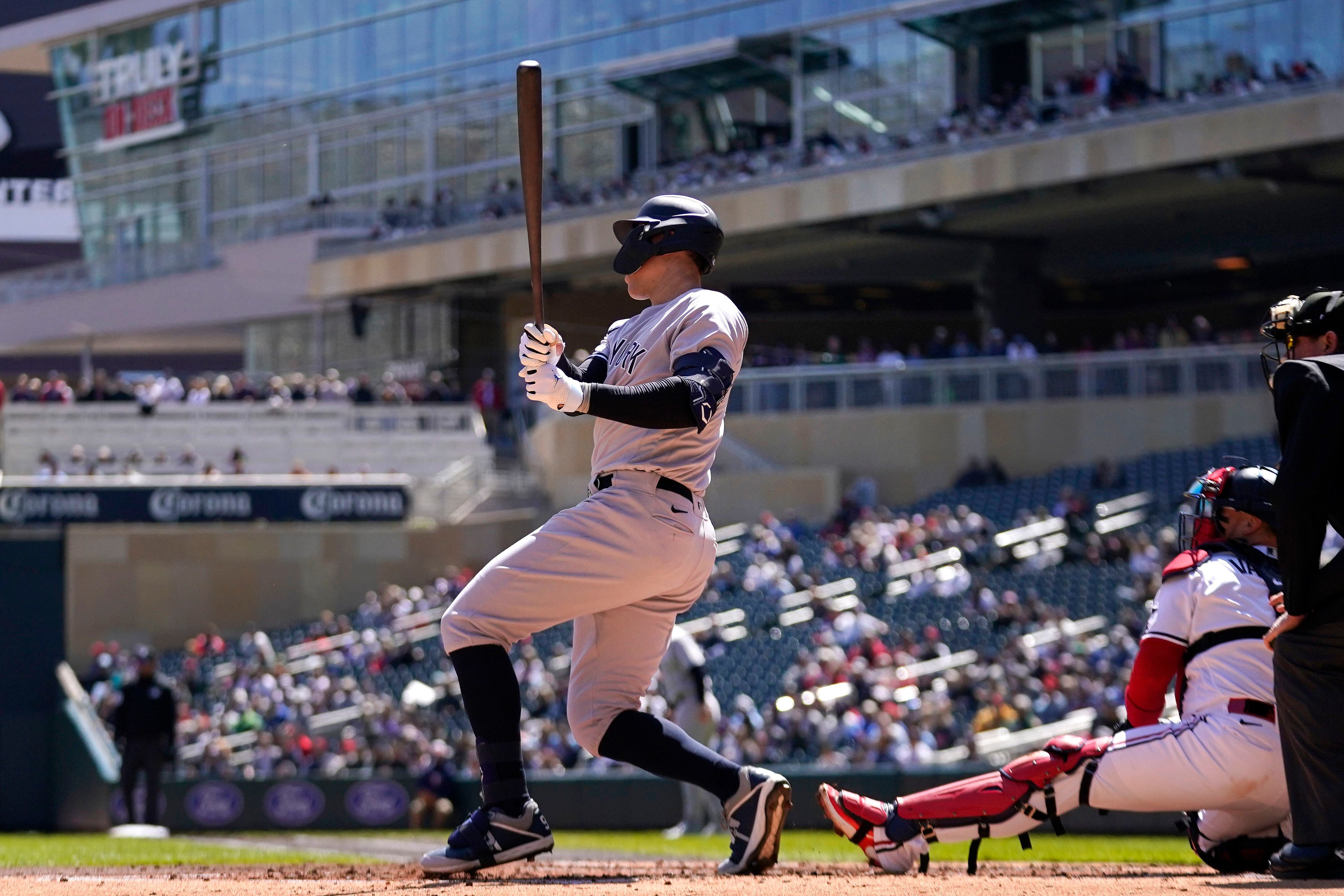 Twins' Tyler Mahle leaves game against Royals with shoulder