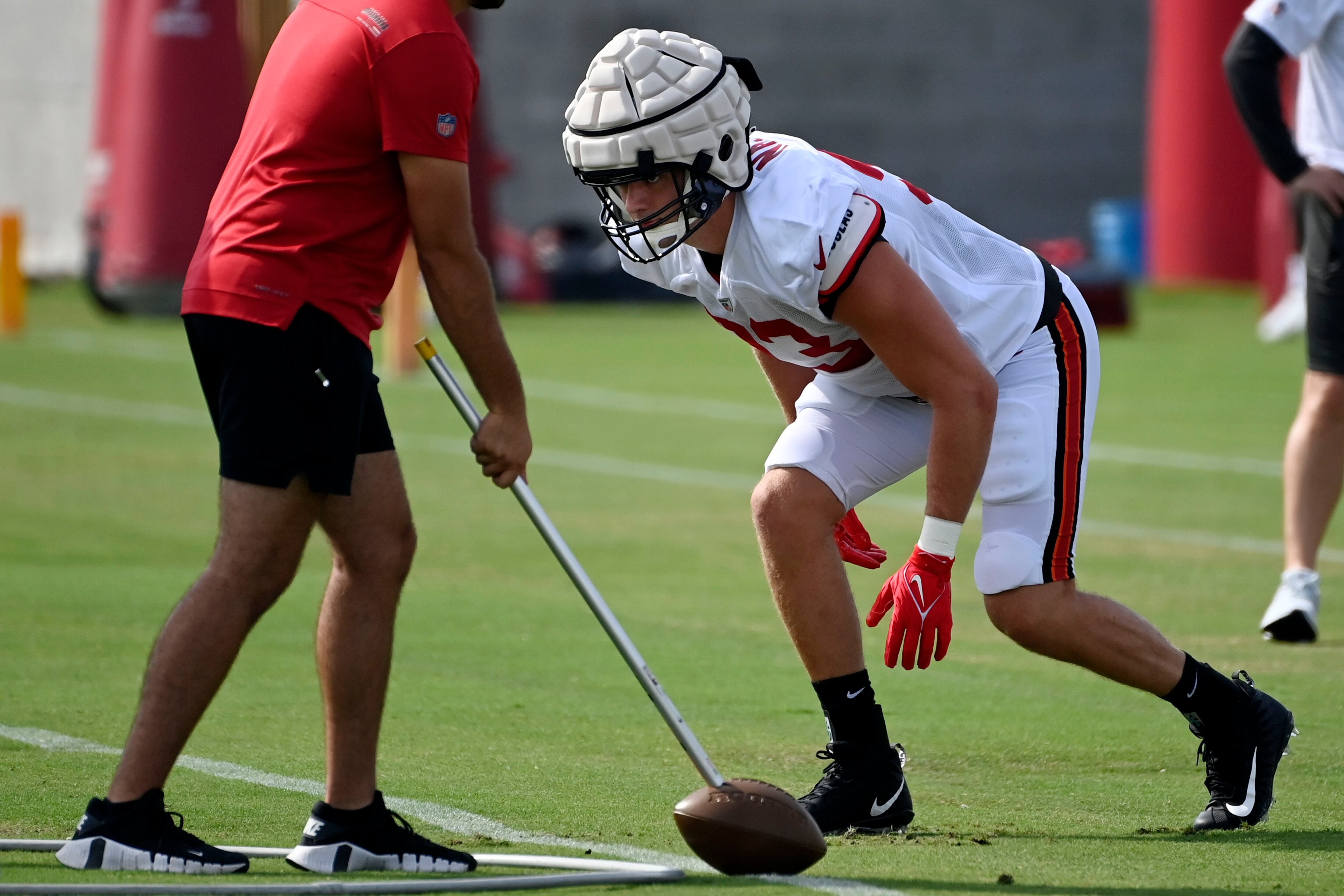 Tampa Bay Buccaneers bring back Carl Nassib - Axios Tampa Bay