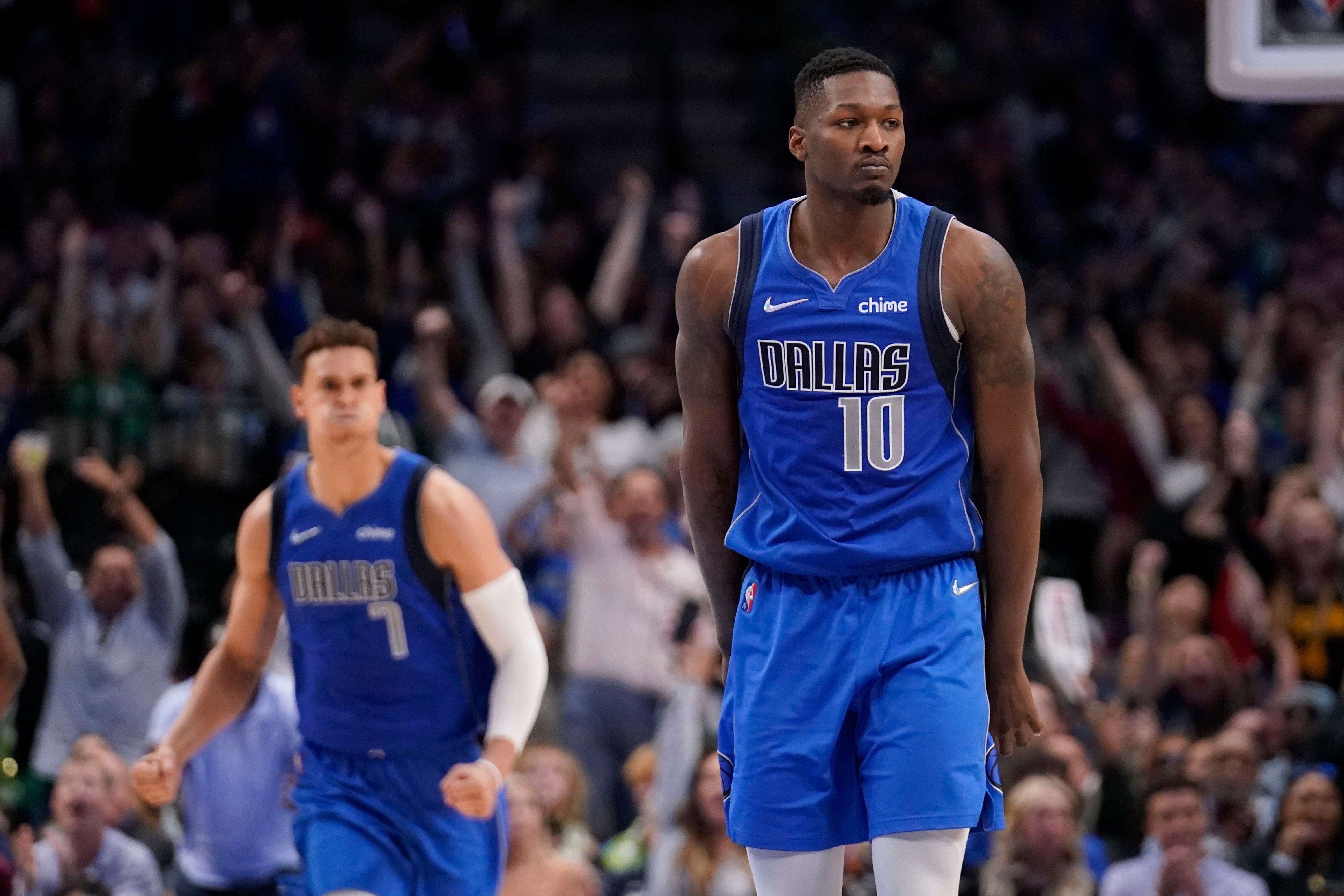 Video: Luka Doncic rips his jersey after missing free throws