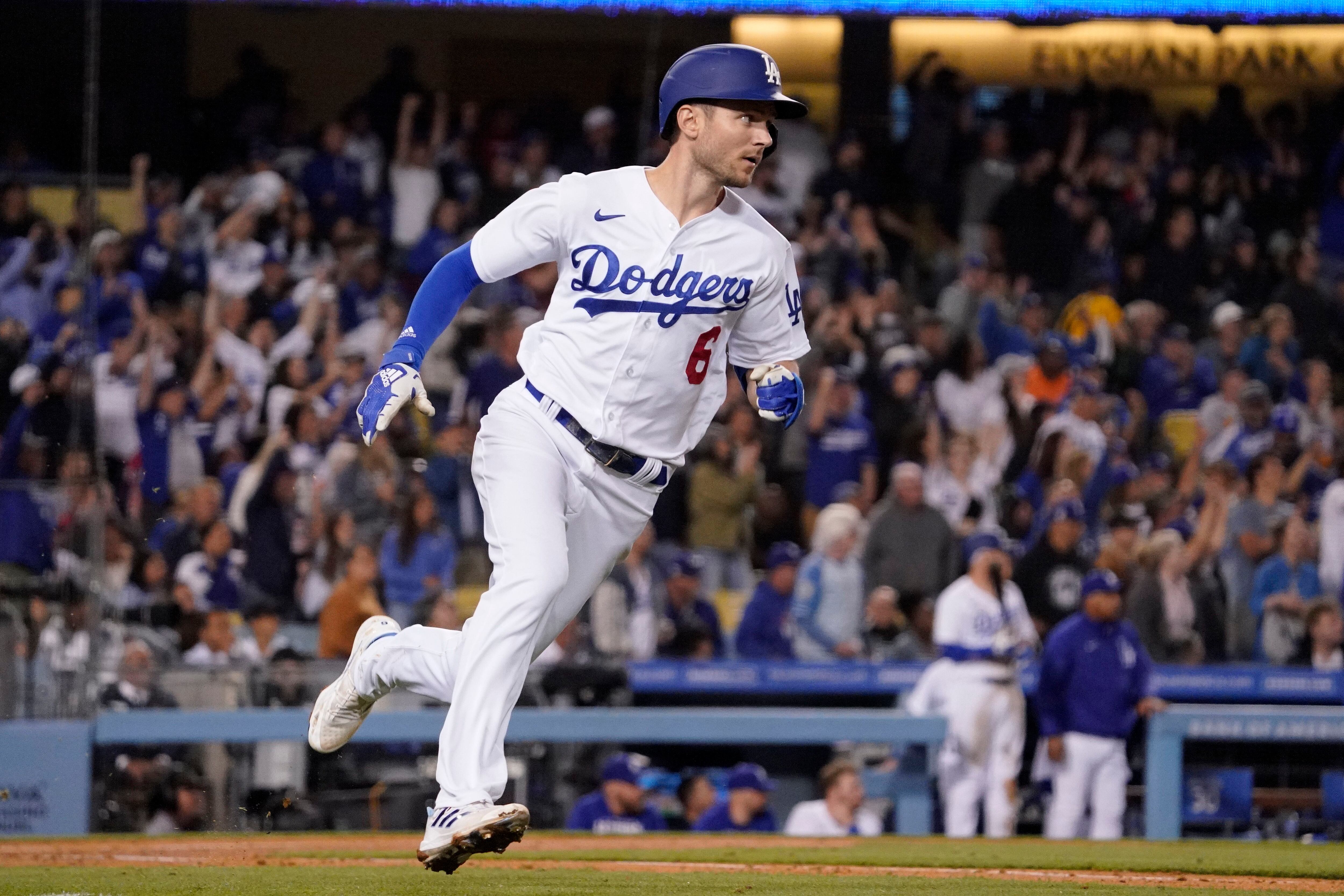 Freddie Freeman hits 1st home run for Dodgers in reunion win over