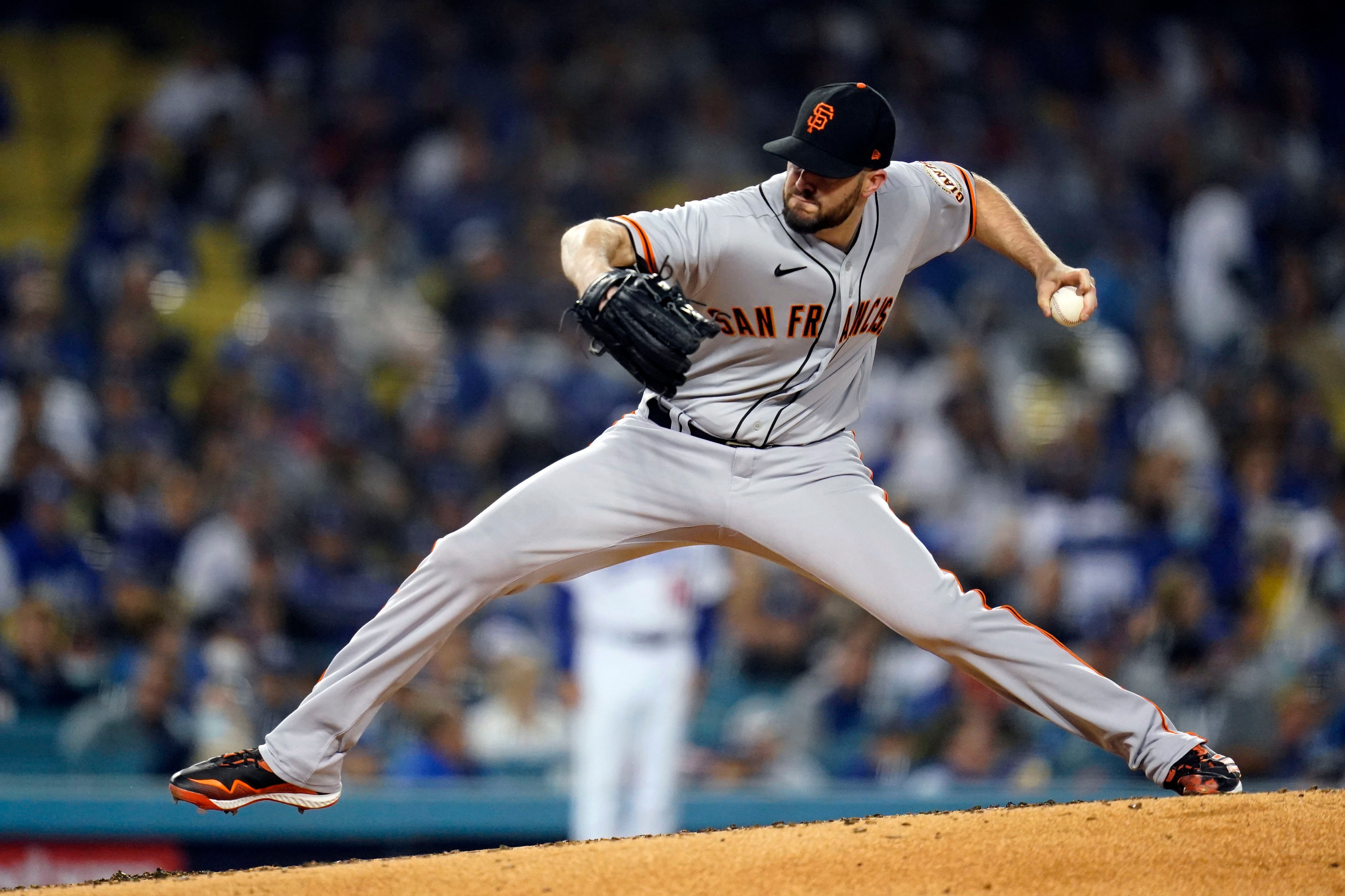 Blowin' in the wind: Giants edge Dodgers 1-0 on Longoria HR