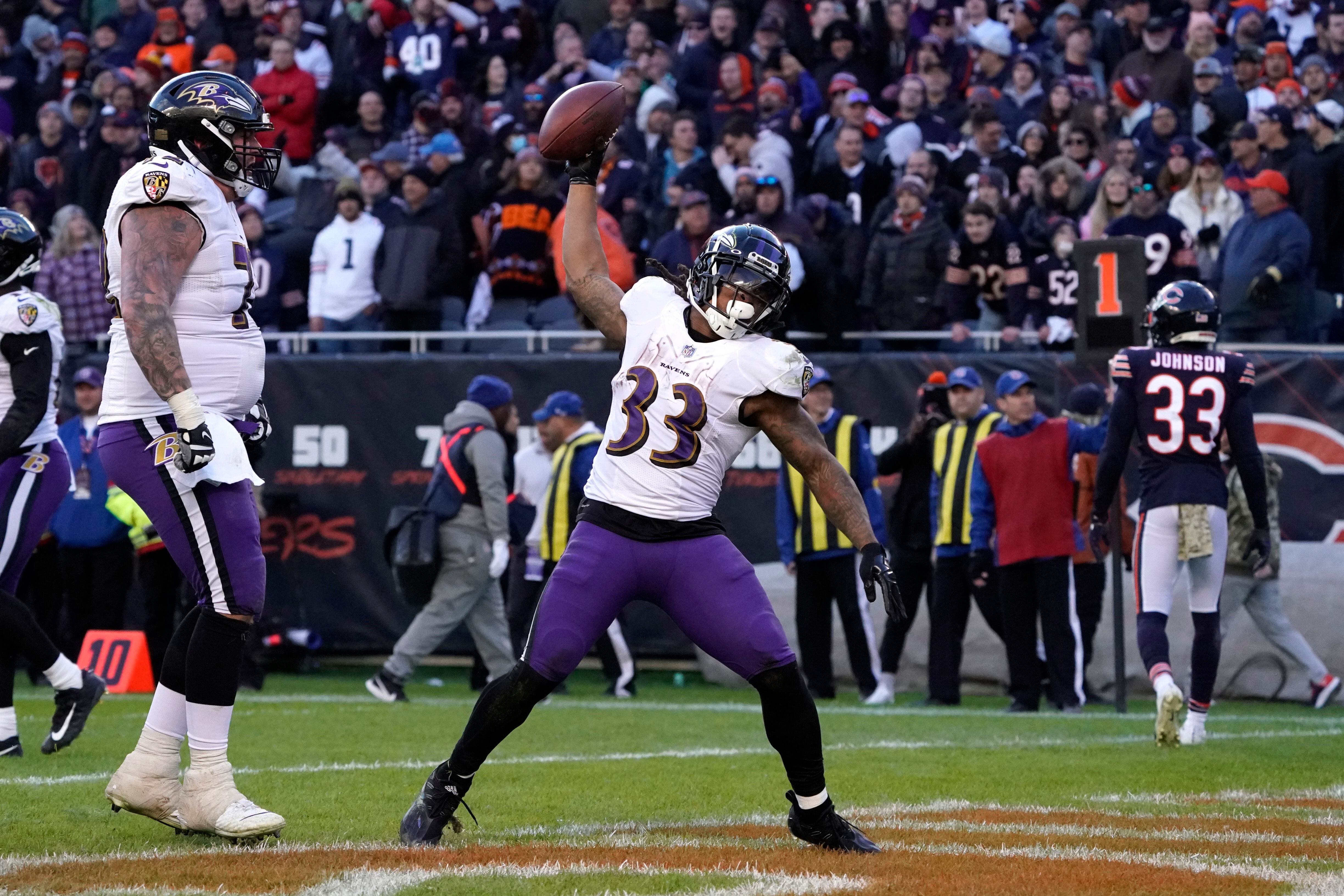 Ravens' Huntley, making first NFL start, shocks the Bears' defense in final  minute