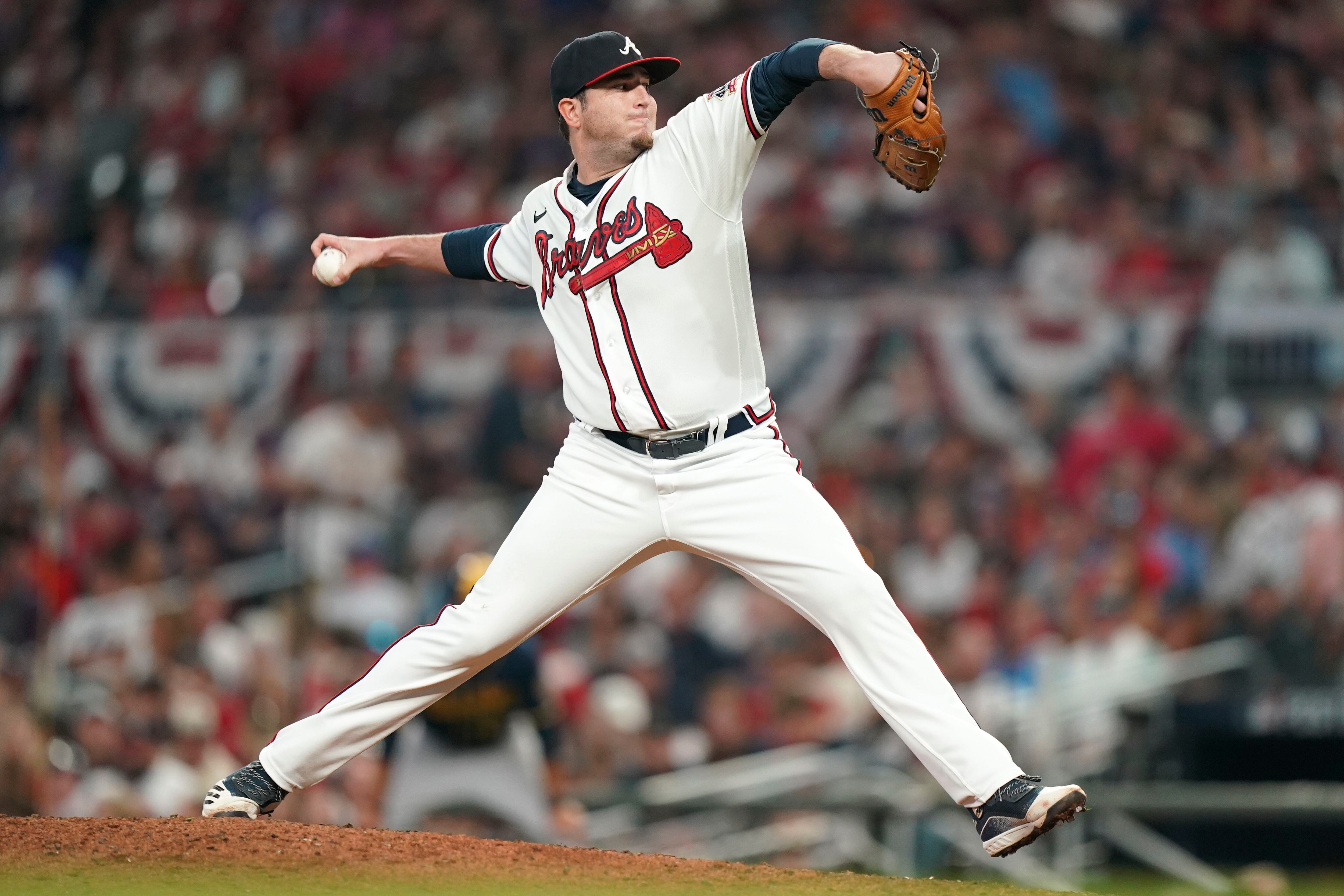 M-V-Free! Freeman HR sends Braves to NLCS, 5-4 over Brewers