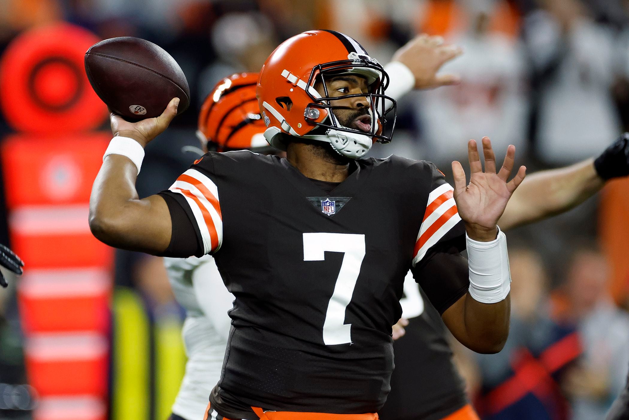 Browns' Garrett hoping to sack Burrow, Bengals on Halloween