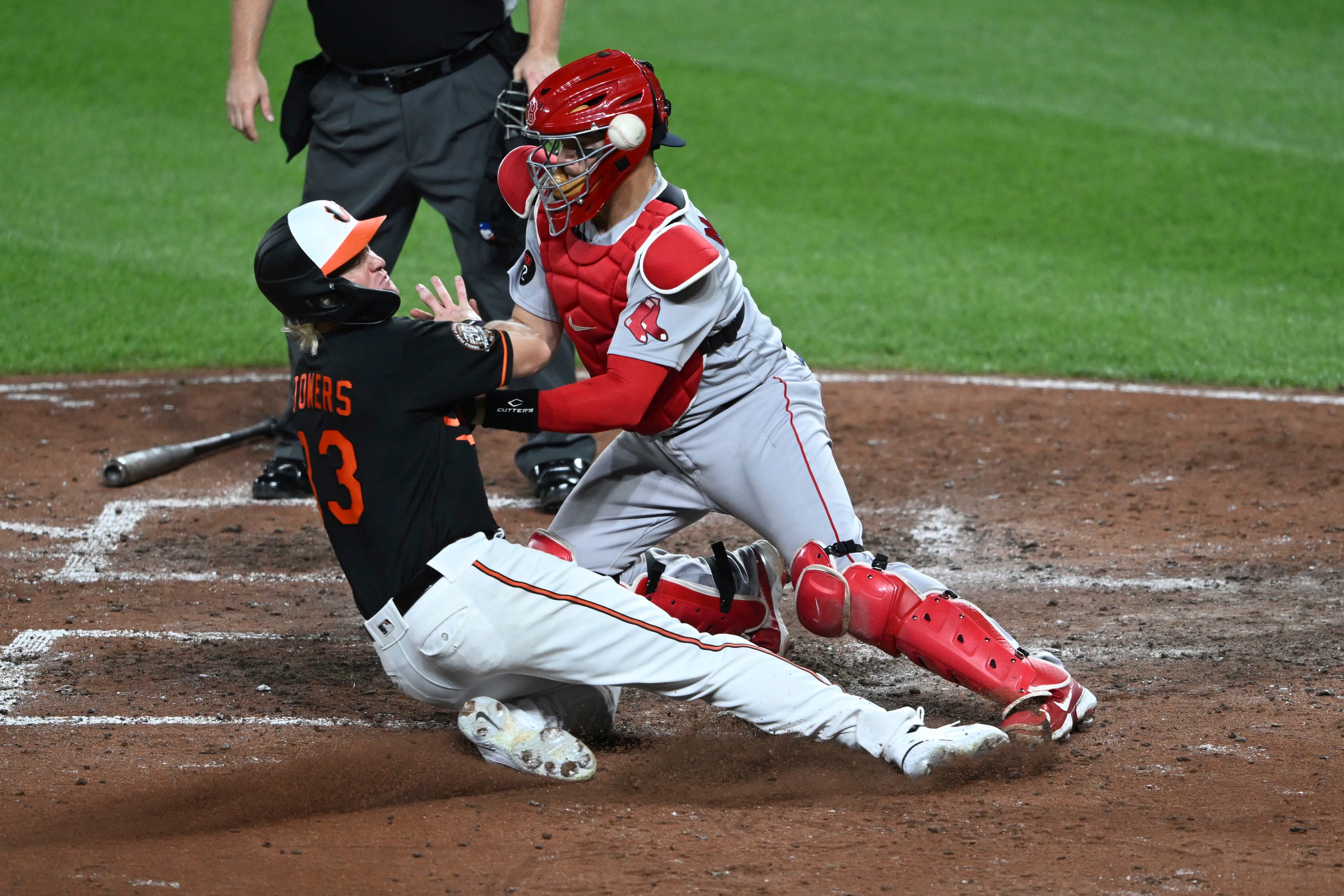 Orioles hit 5 homers, outslug Red Sox in wild 15-10 win