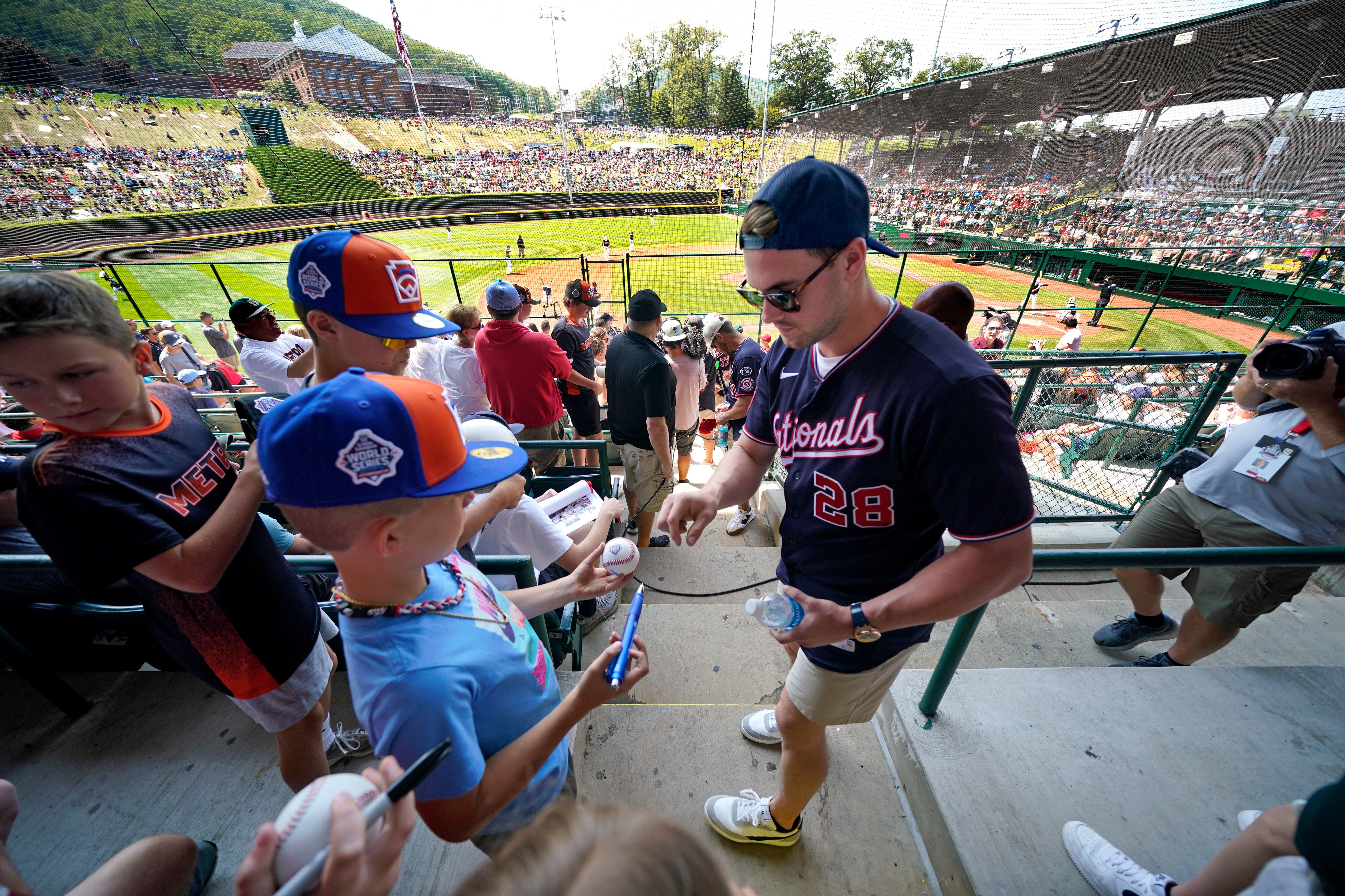 Nationals and Phillies are kids for a day, mingling among Little Leaguers