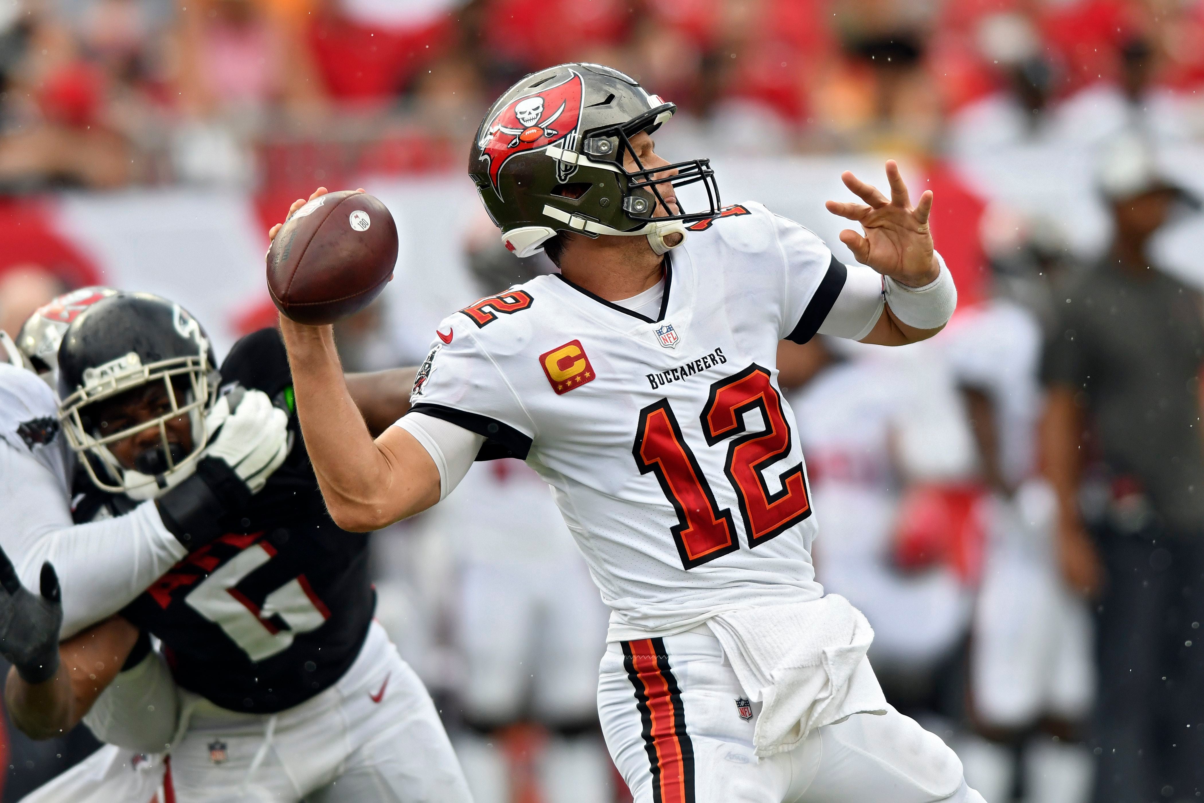 Brady has 276 yards, 5 TDs; Buccaneers rout Falcons 48-25