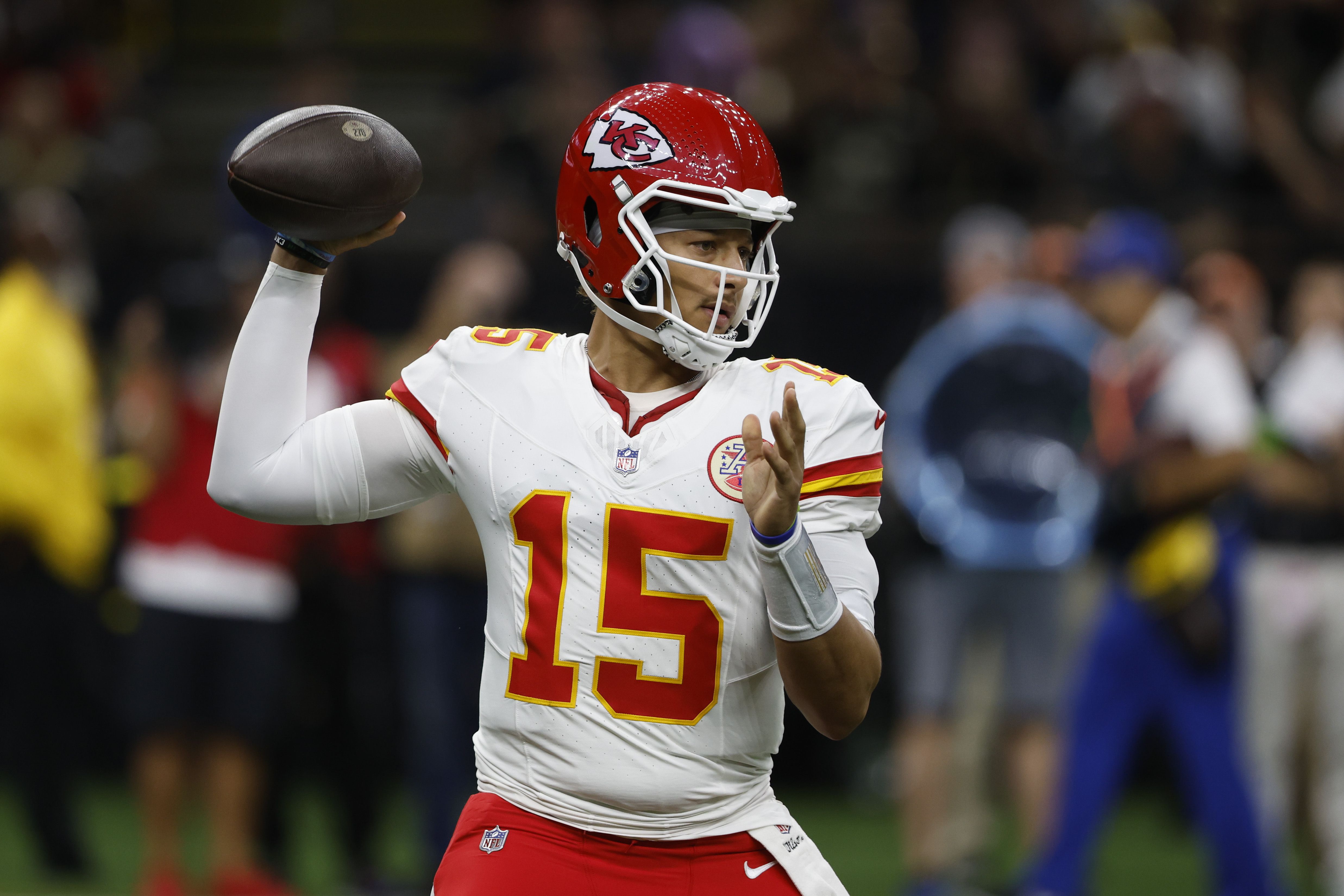 Kansas City Chiefs quarterback Trent Green (L) and running back