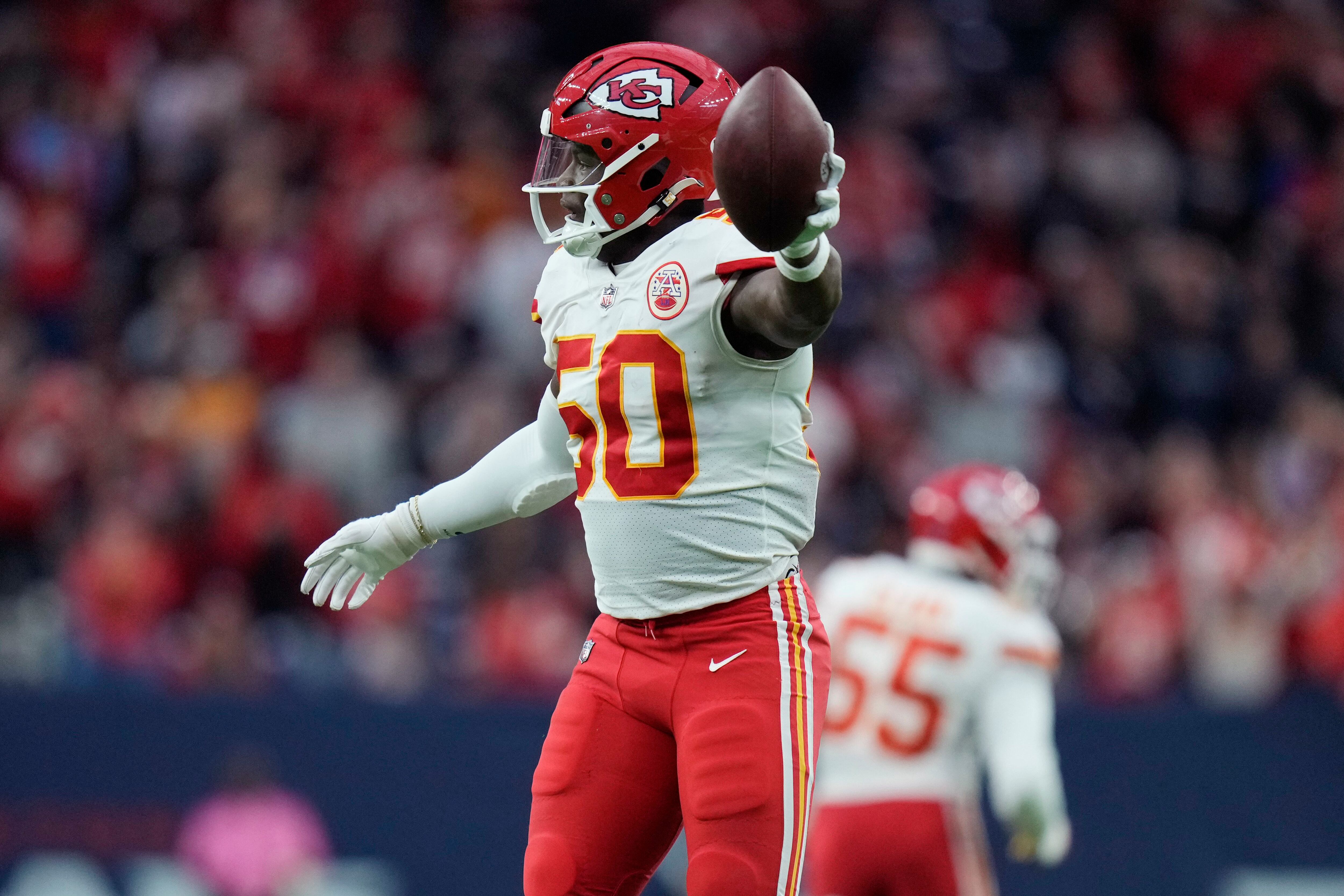 McKinnon's 26-yard run in OT lifts Chiefs over Texans 30-24