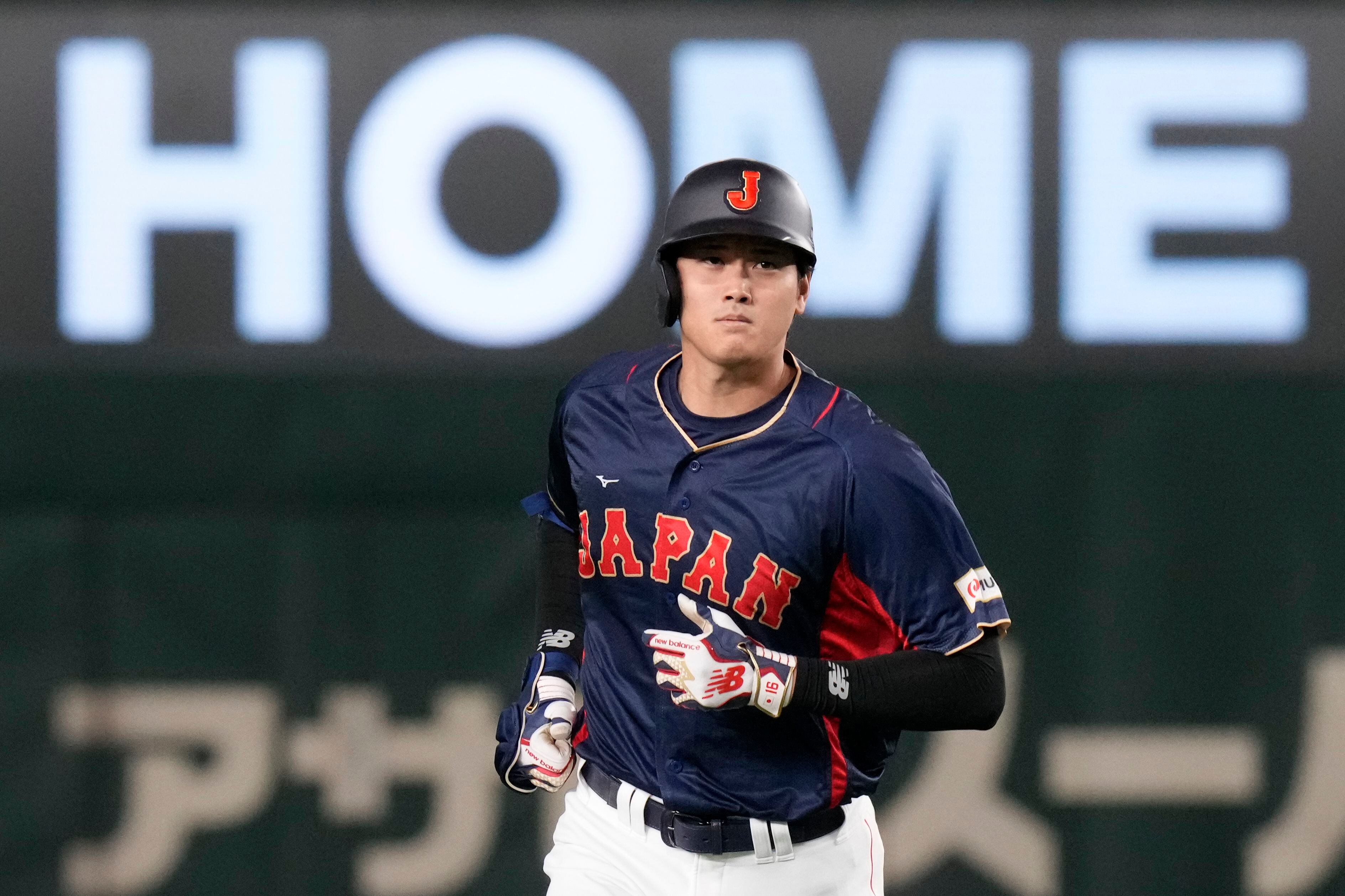 Ha-Seong Kim makes impressive catch in foul territory