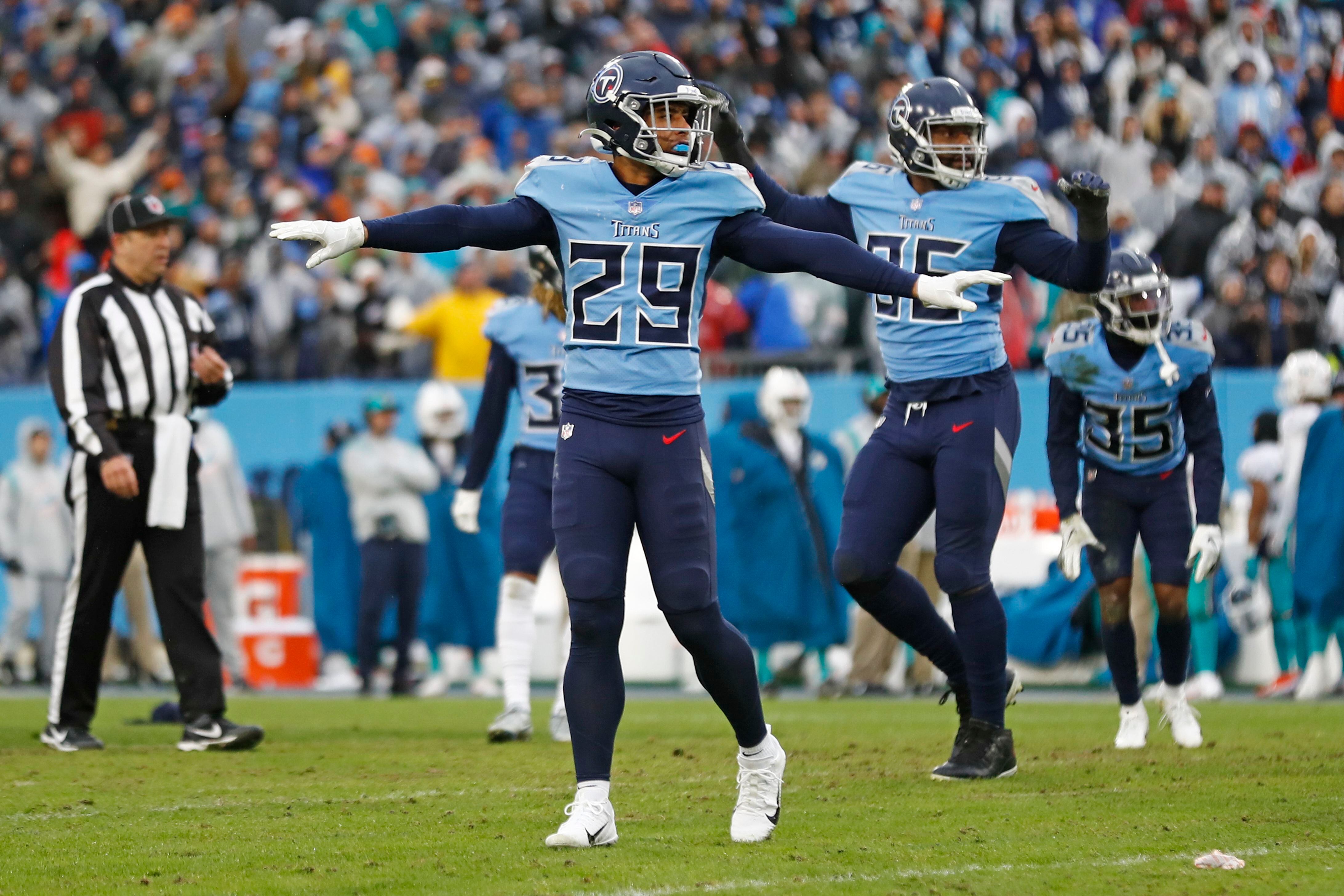 Titans clinch 2nd straight AFC South, beating Miami 34-3