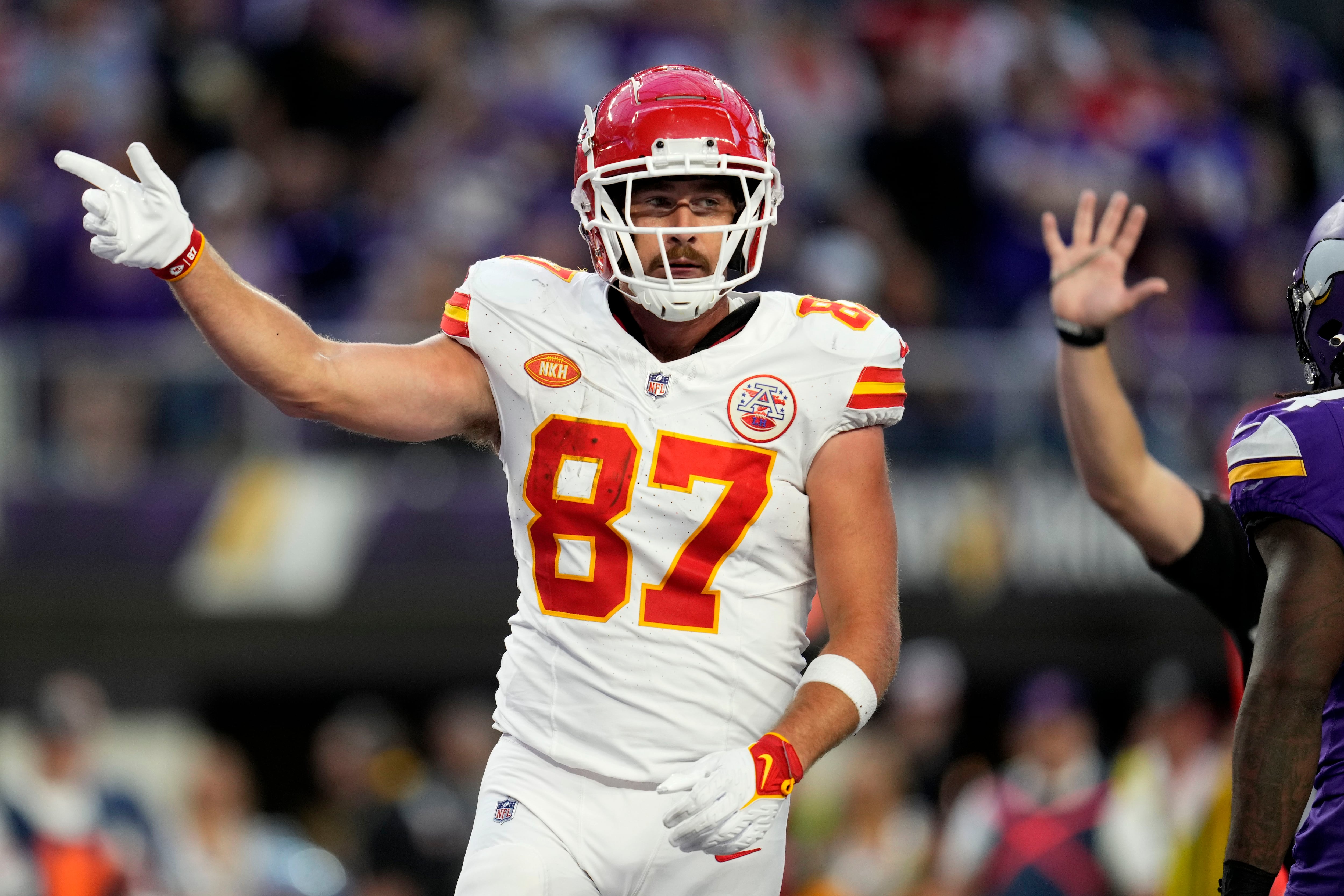 Kansas City Chiefs quarterback Trent Green throws the ball during