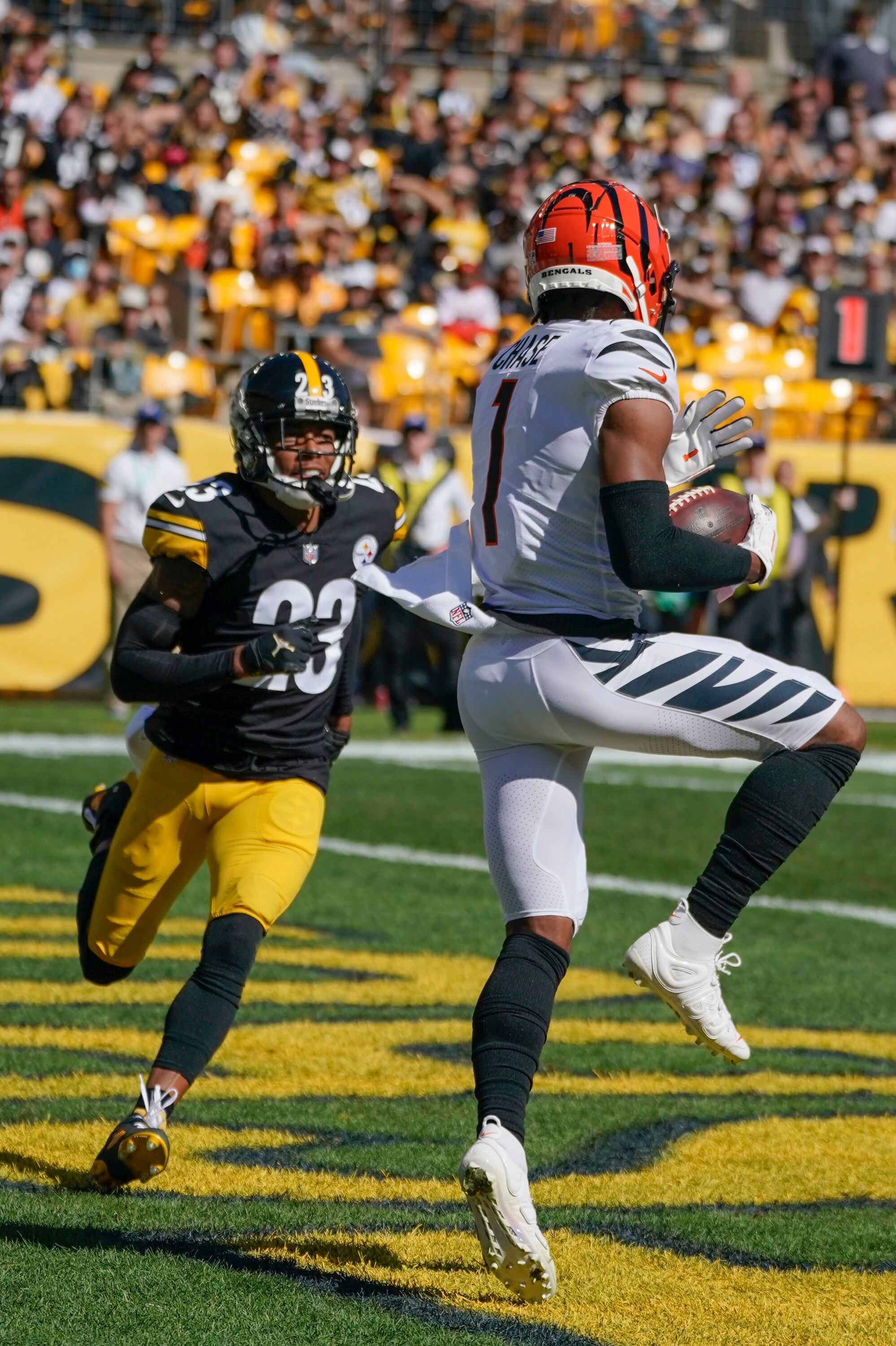 Burrow throws 3 TDs, Bengals drop listless Steelers 24-10