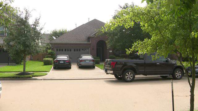 Ask 2: Is parking on the street in front of your own home allowed -- and for how long?