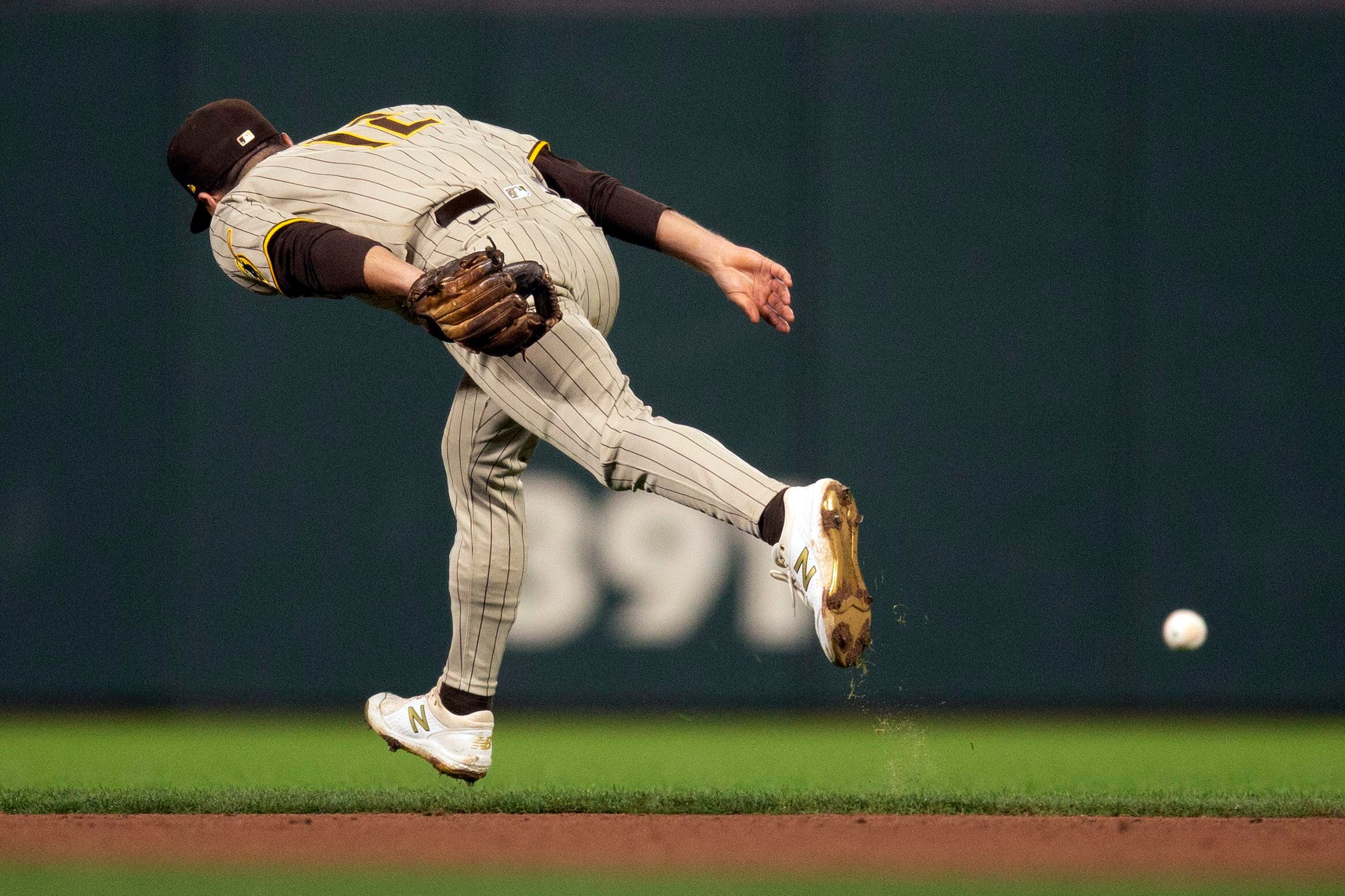 Buster Posey's 18th homer helps Giants to ninth straight win