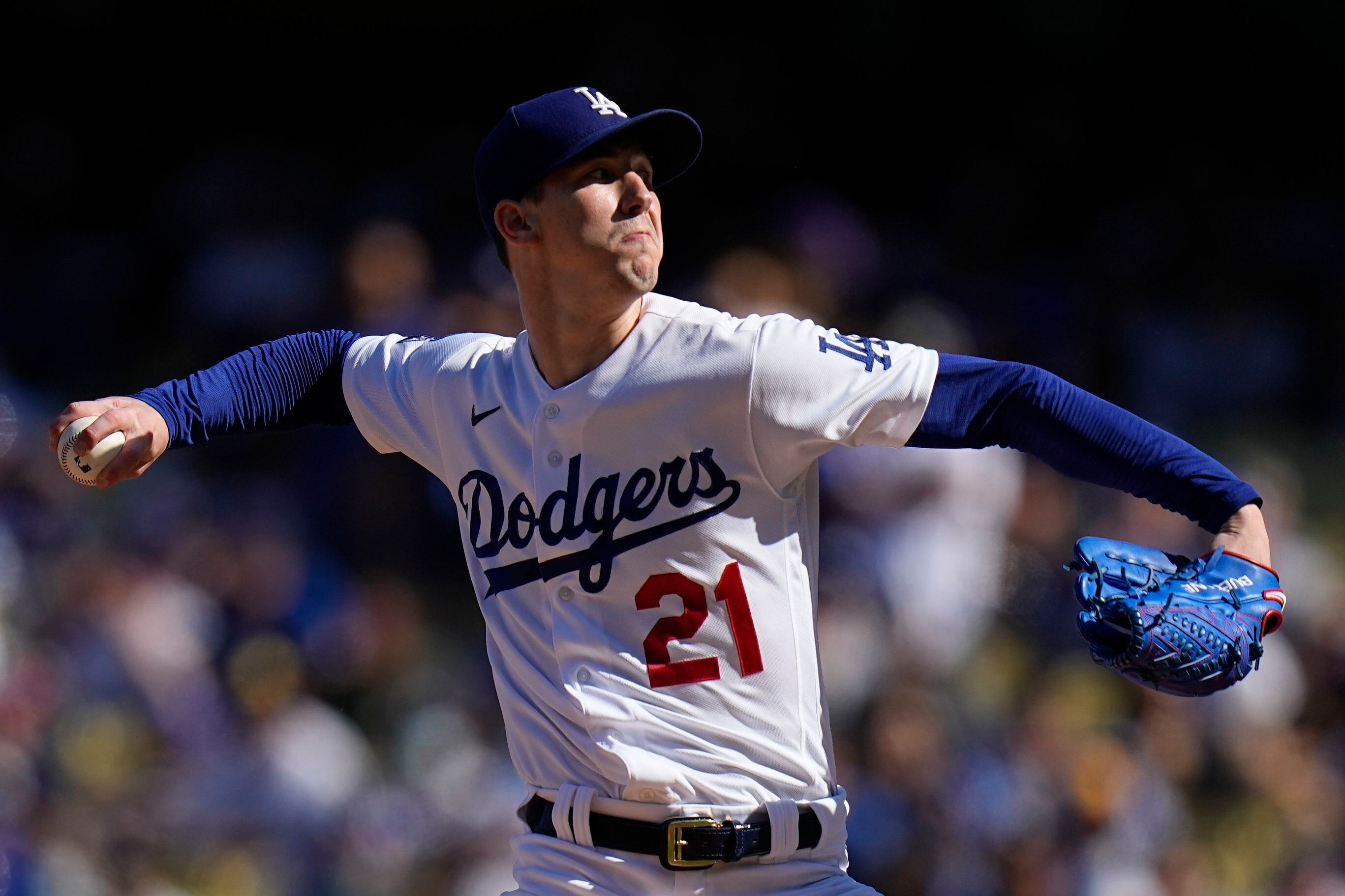 Cody Bellinger, Mookie Betts rally Dodgers, cut Atlanta's NLCS lead to 2-1  