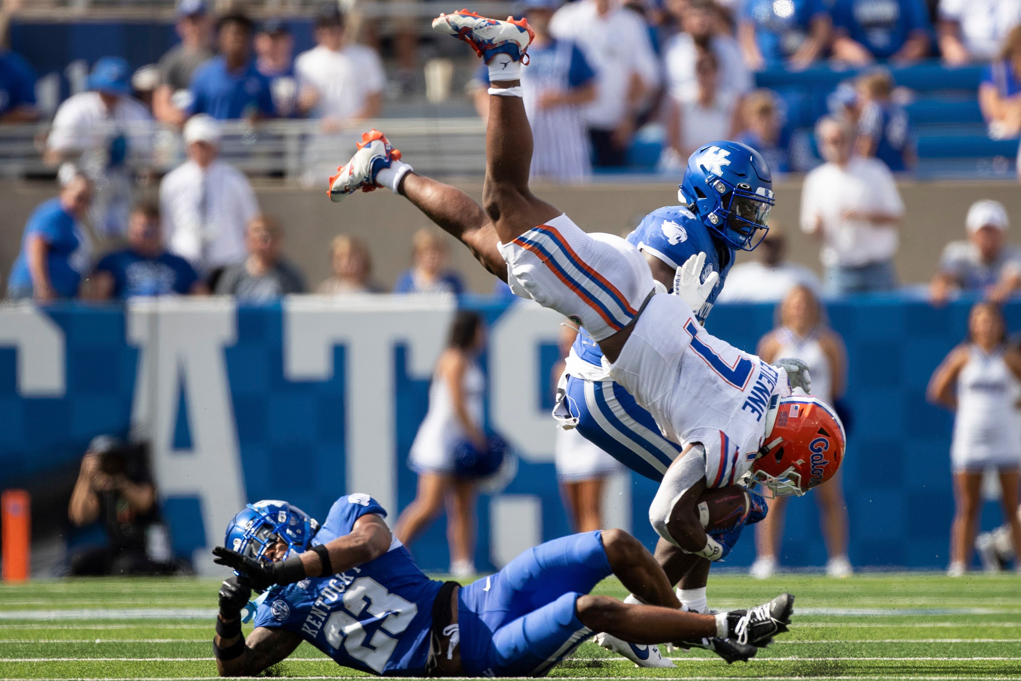 Ray Davis rushes for career-high 280 yards and scores 4 TDs, Kentucky  dominates No. 22 Florida 33-14